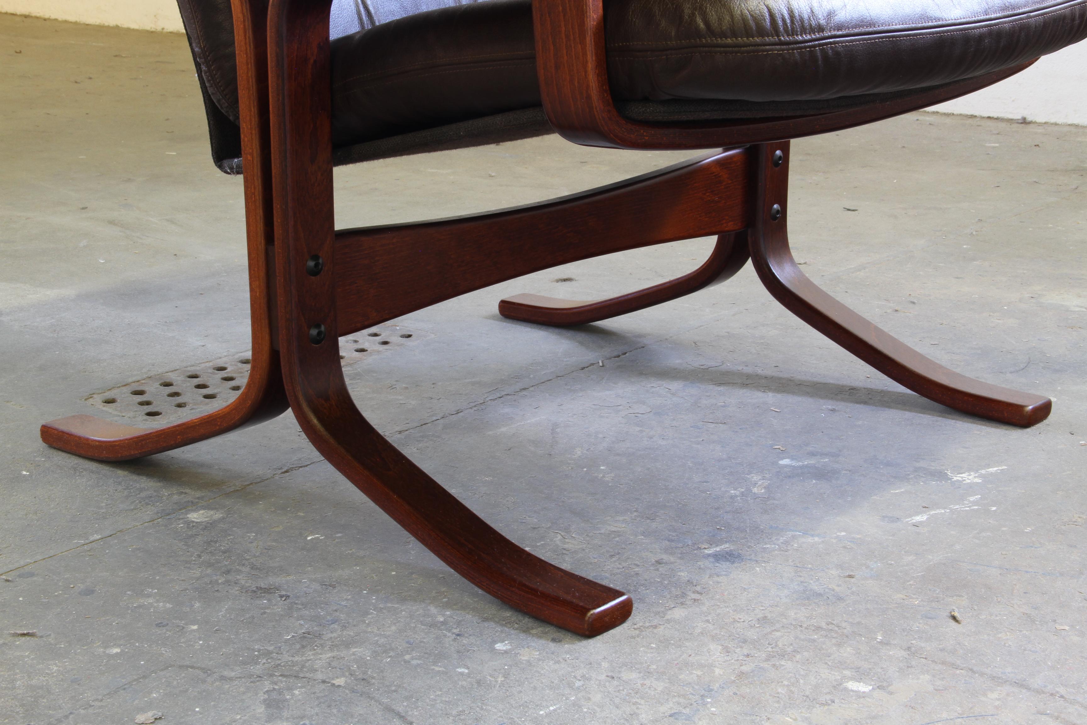 Pair of Vintage 1970s Norwegian Modernist Lounge Chairs, attr. Jon Hjortdal For Sale 4