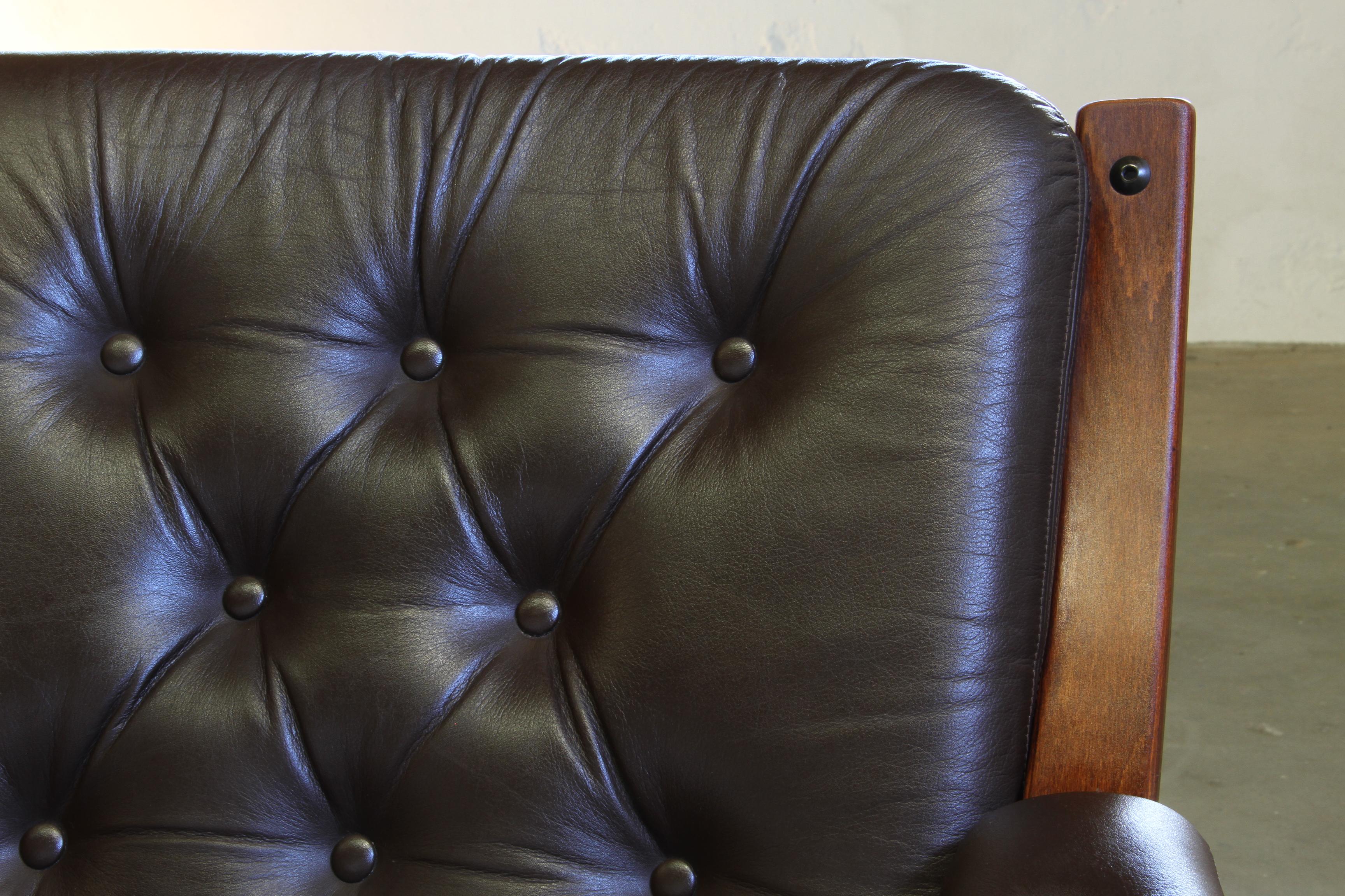 Leather Pair of Vintage 1970s Norwegian Modernist Lounge Chairs, attr. Jon Hjortdal For Sale