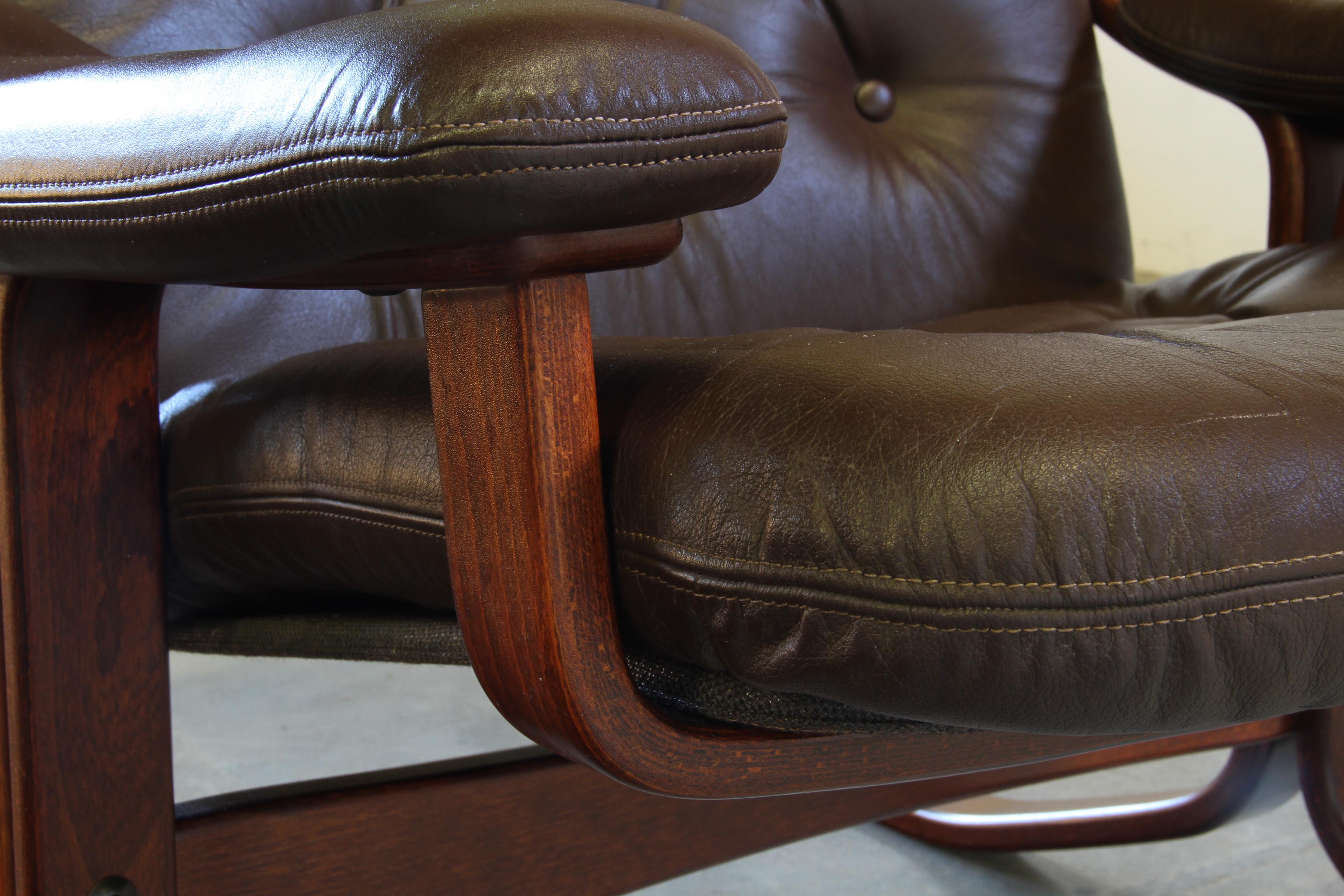 Pair of Vintage 1970s Norwegian Modernist Lounge Chairs, attr. Jon Hjortdal For Sale 3