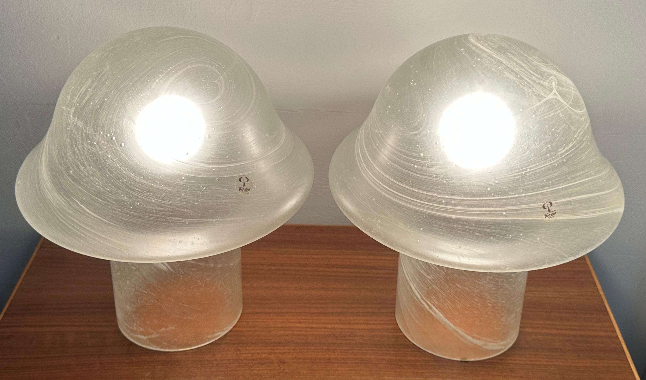 Allemand Paire de lampes de table champignons grises et tourbillonnantes Peill & Putzler des années 1970 en vente