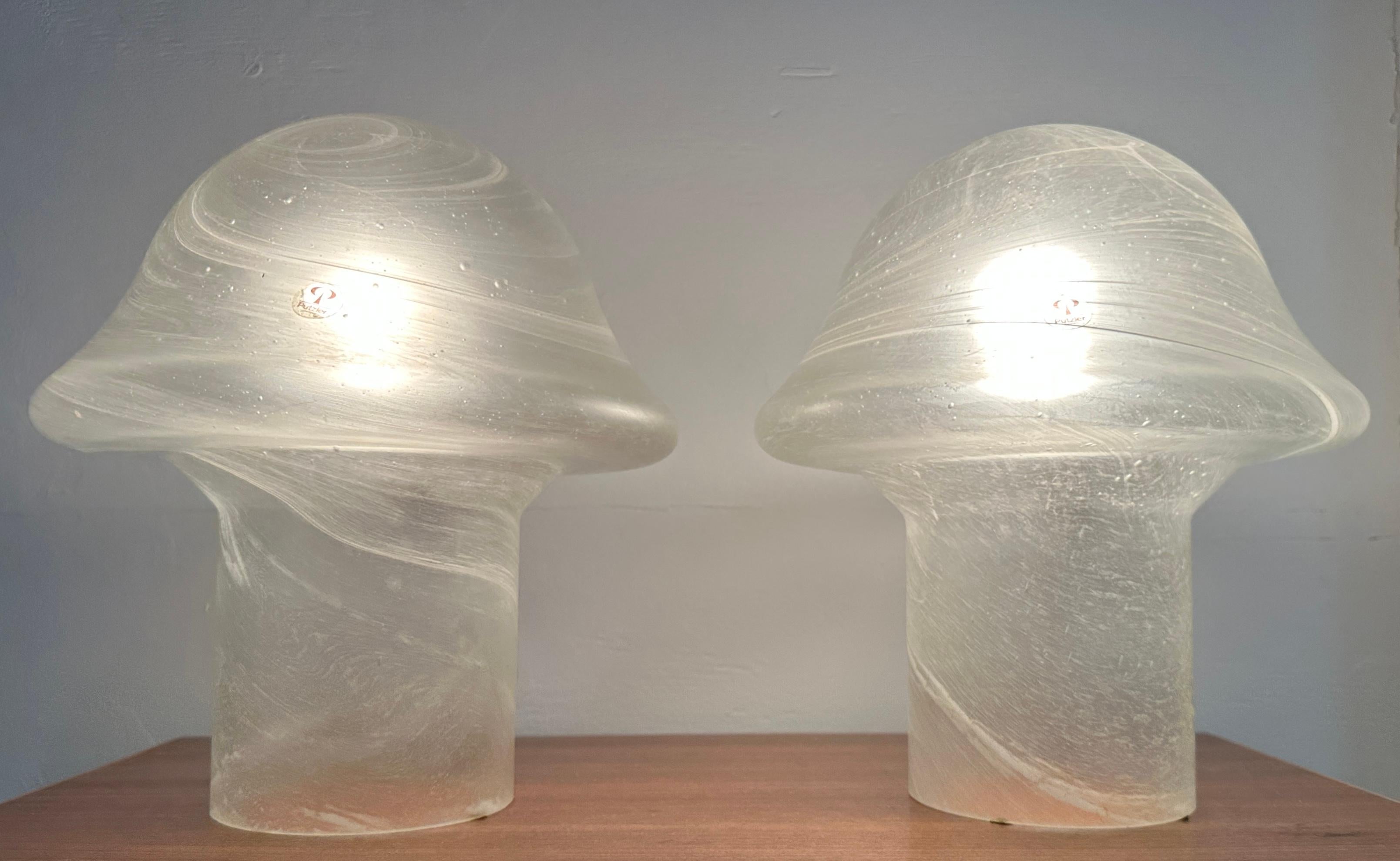 20ième siècle Paire de lampes de table champignons grises et tourbillonnantes Peill & Putzler des années 1970 en vente
