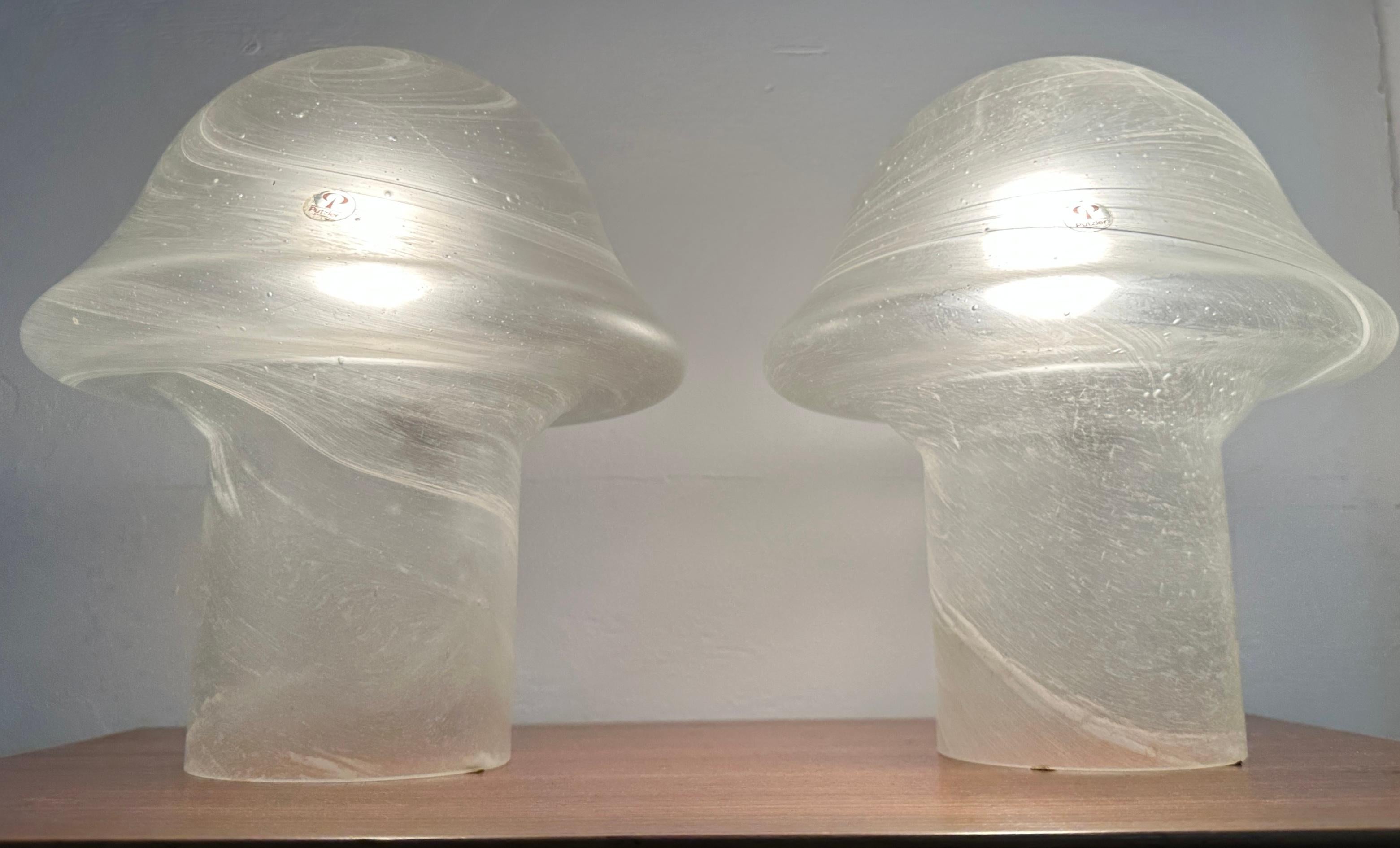 Verre Paire de lampes de table champignons grises et tourbillonnantes Peill & Putzler des années 1970 en vente