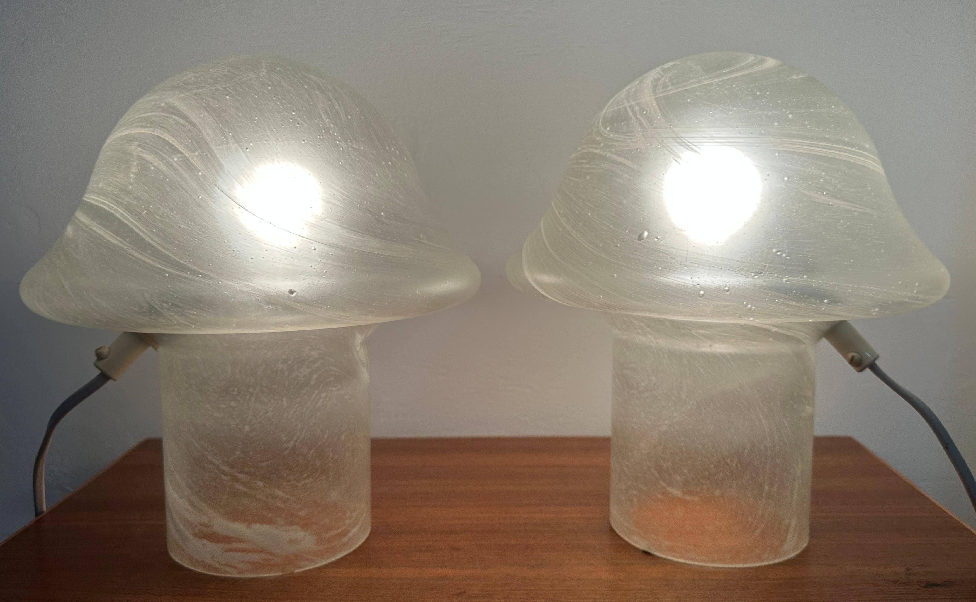Paire de lampes de table champignons grises et tourbillonnantes Peill & Putzler des années 1970 en vente 1