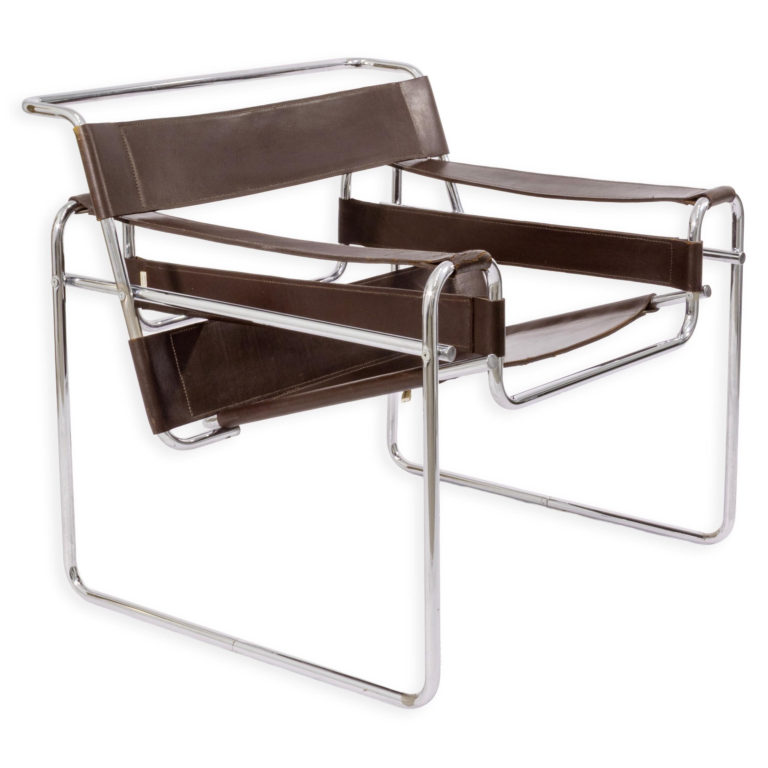 Pareja de sillones vintage de los años 70 estilo Wassily de cuero marrón chocolate y cromados Moderno de mediados de siglo en venta