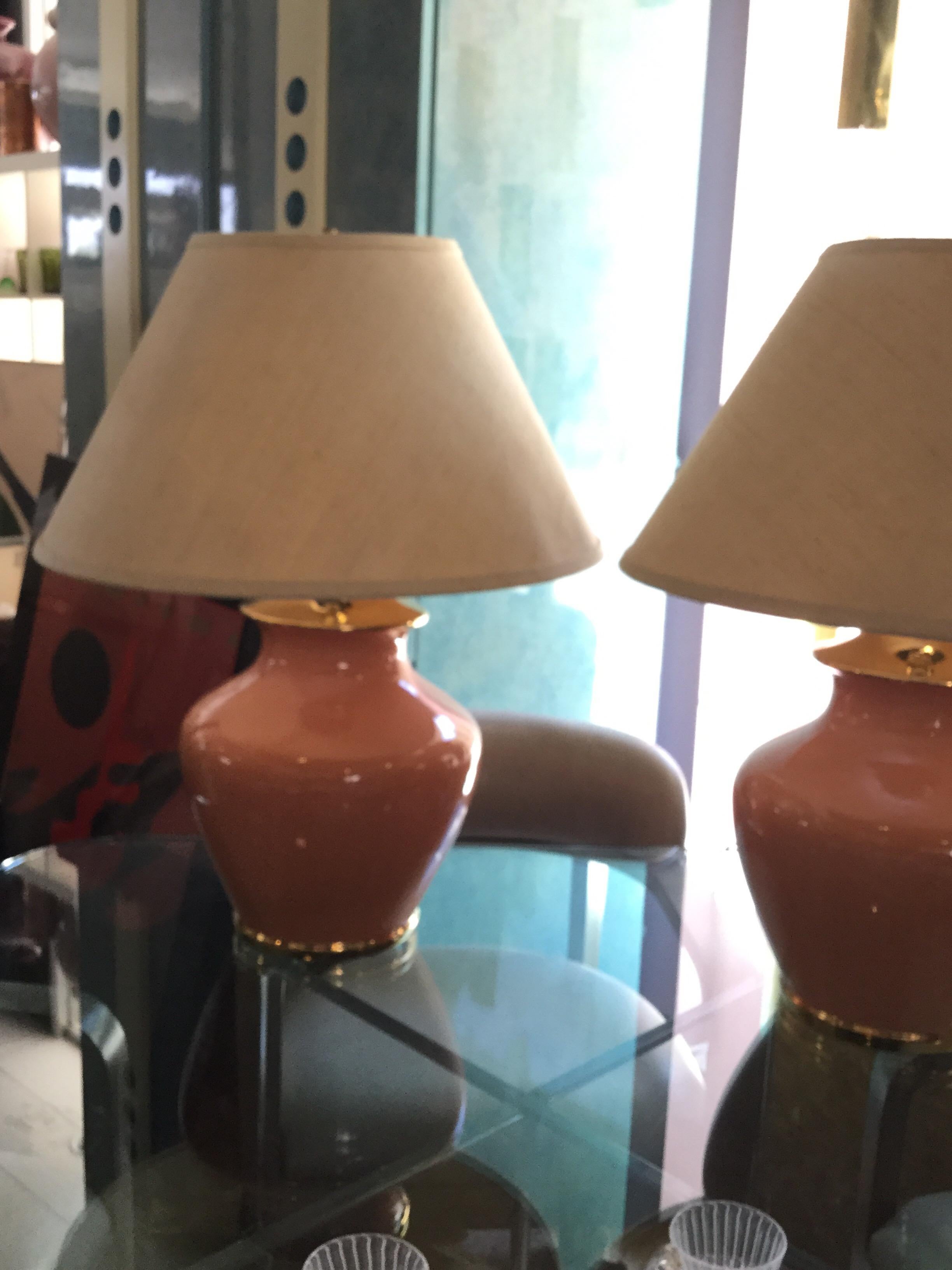 Hollywood Regency Vintage 1980s Coral and Gold Ceramic Lamps with Brass Trim Pair For Sale