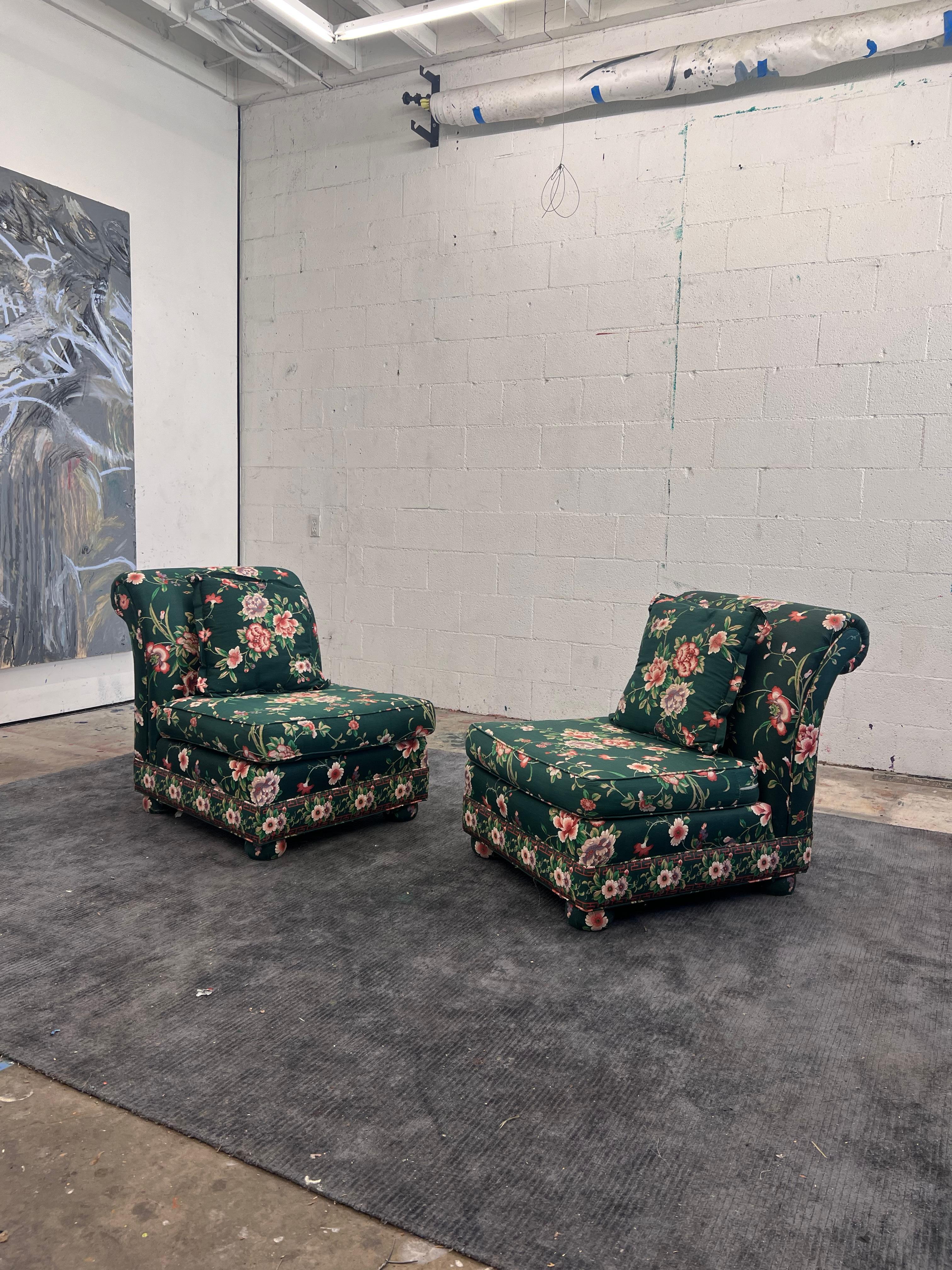 North American Pair of Vintage 1980s hunter green floral slipper chairs For Sale