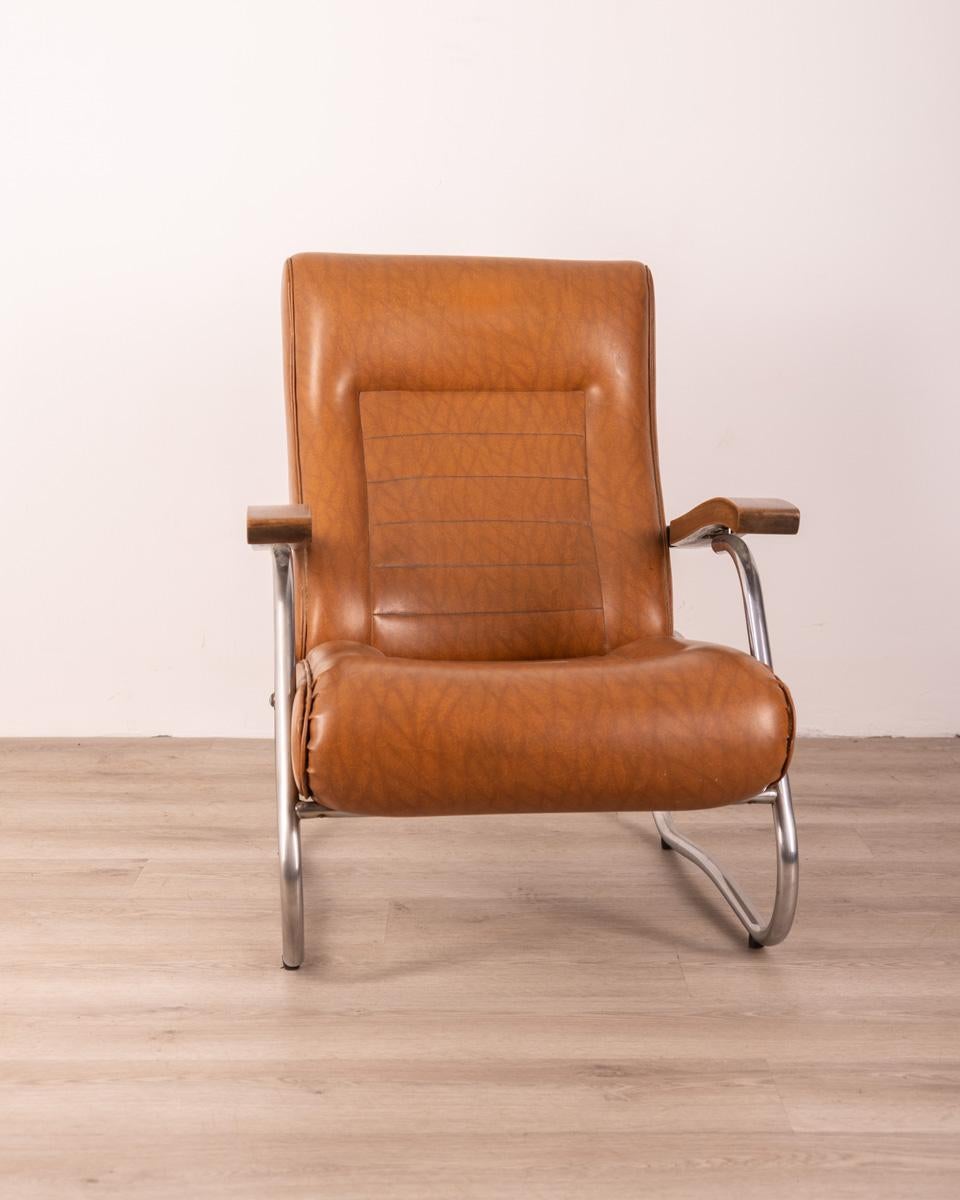 Pair of reclining armchairs in three positions, chromed steel structure with wooden armrests and leather upholstery. Thonet design, 40s.

Conditions: In good condition, it may show signs of wear given by time.

Dimensions: Height 85 cm; Width 65