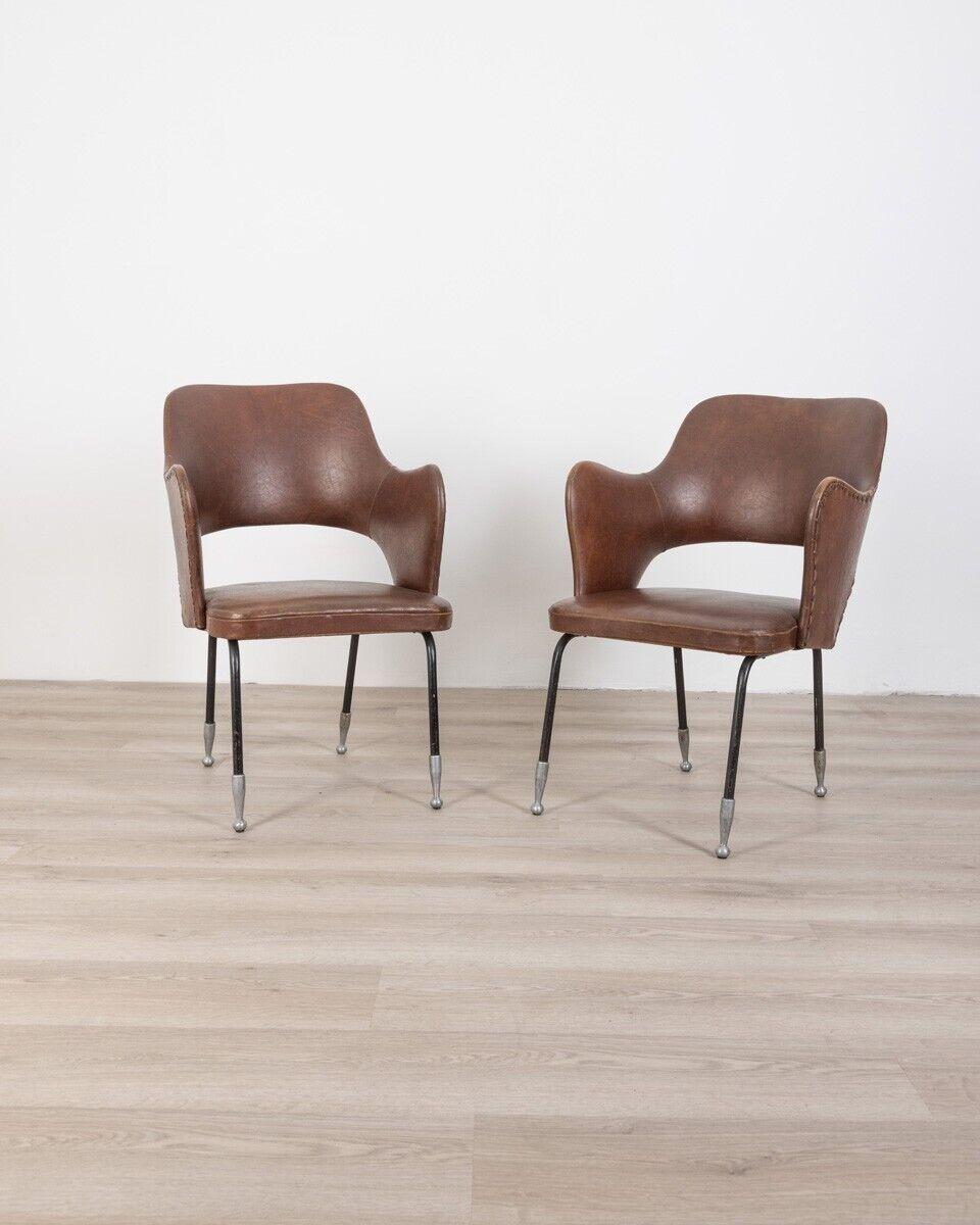 Pair of armchairs with black metal structure, chromed metal feet and brown leather seat, 1960s.

CONDITIONS: In good condition, it may show signs of wear due to time.

DIMENSIONS: height 81 cm; width 54 cm; length 65 cm.

MATERIALS: metal and