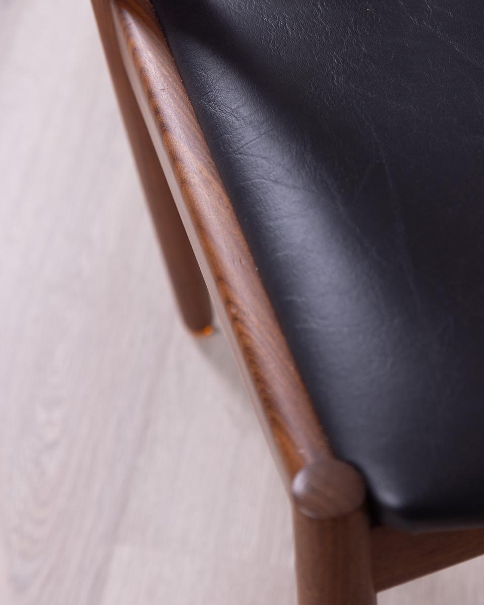 Paar Vintage-Sthle aus Teakholz und Leder im dnischen Design aus den 60ern (Dänisch) im Angebot