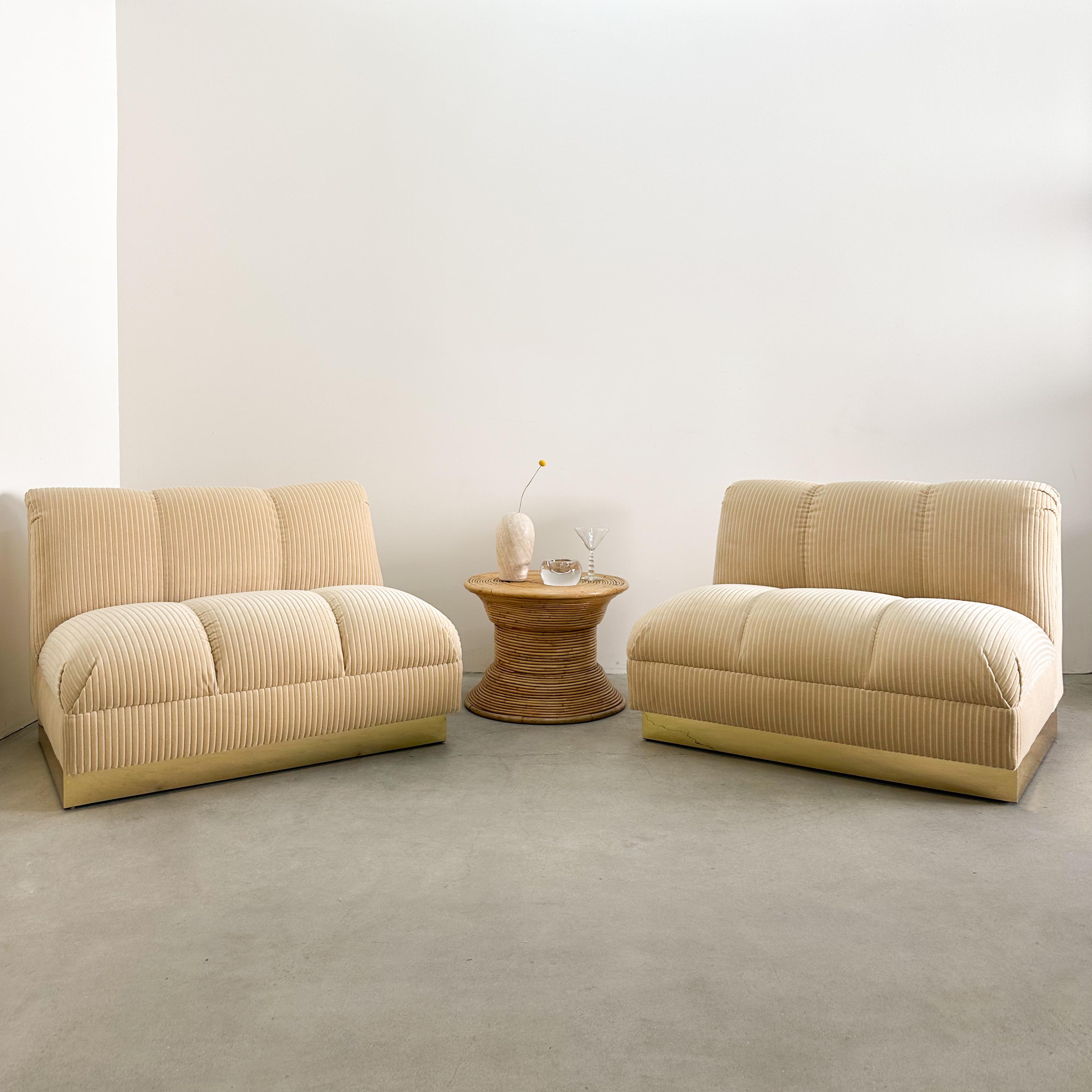 This stunning pair of vintage 1970s lounge chairs combines timeless Mid-Century Modern design with luxurious comfort. Featuring a sleek brass base, these club chairs exude sophistication and versatility—perfect for living rooms, lounges, or reading