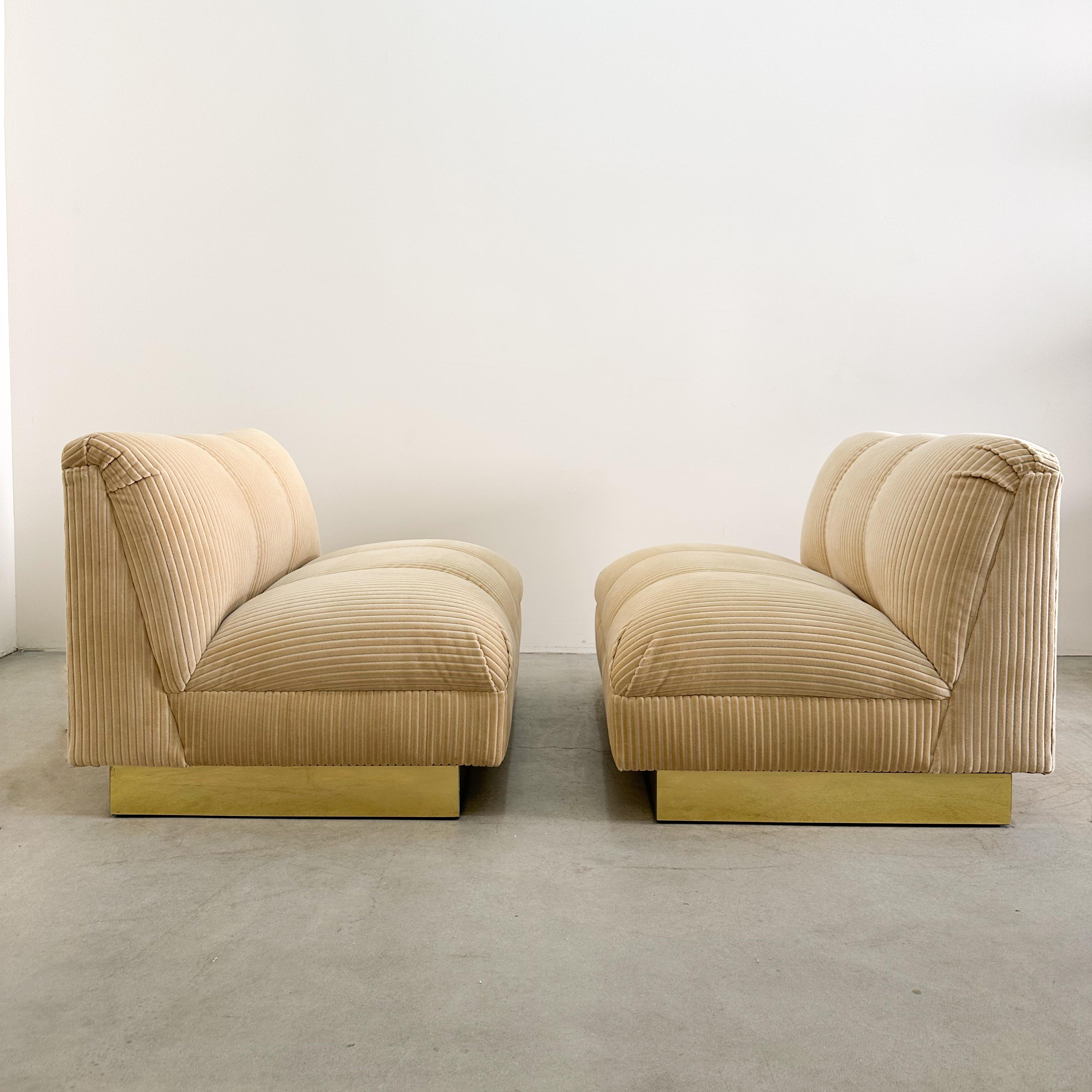 Pair of Vintage 1970s Mid-Century Modern Lounge Chairs with Brass Base 1