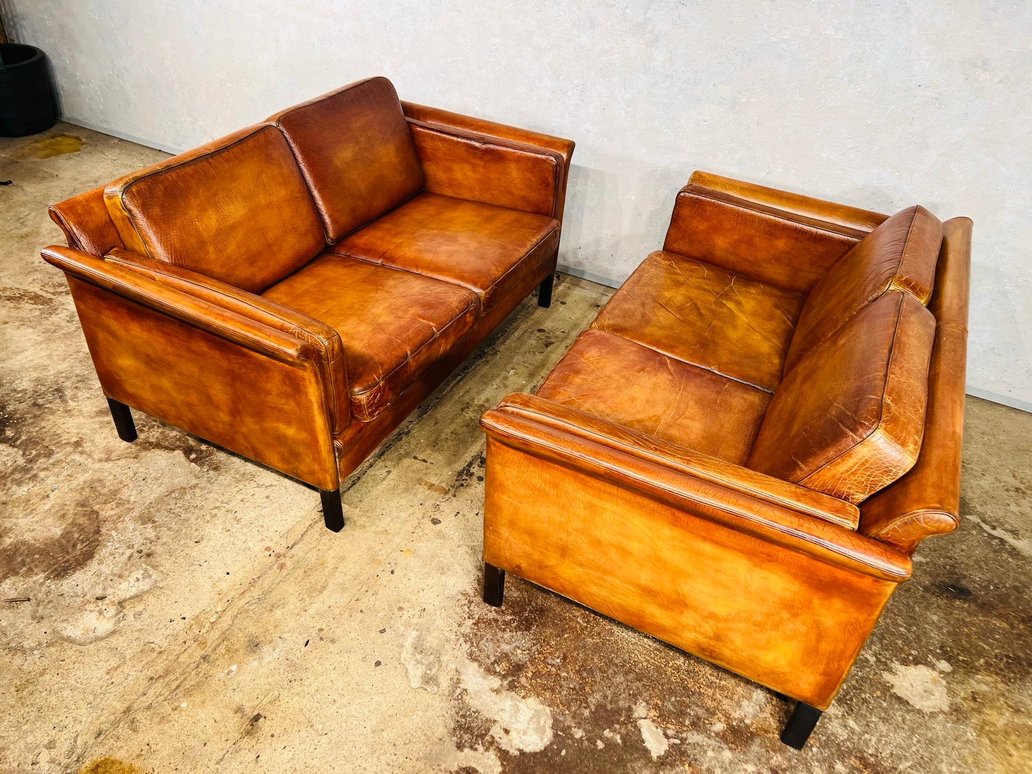 Pair of Vintage 1970s Patinated Light Tan 2 Seater Leather Sofas #676 In Good Condition For Sale In Lewes, GB
