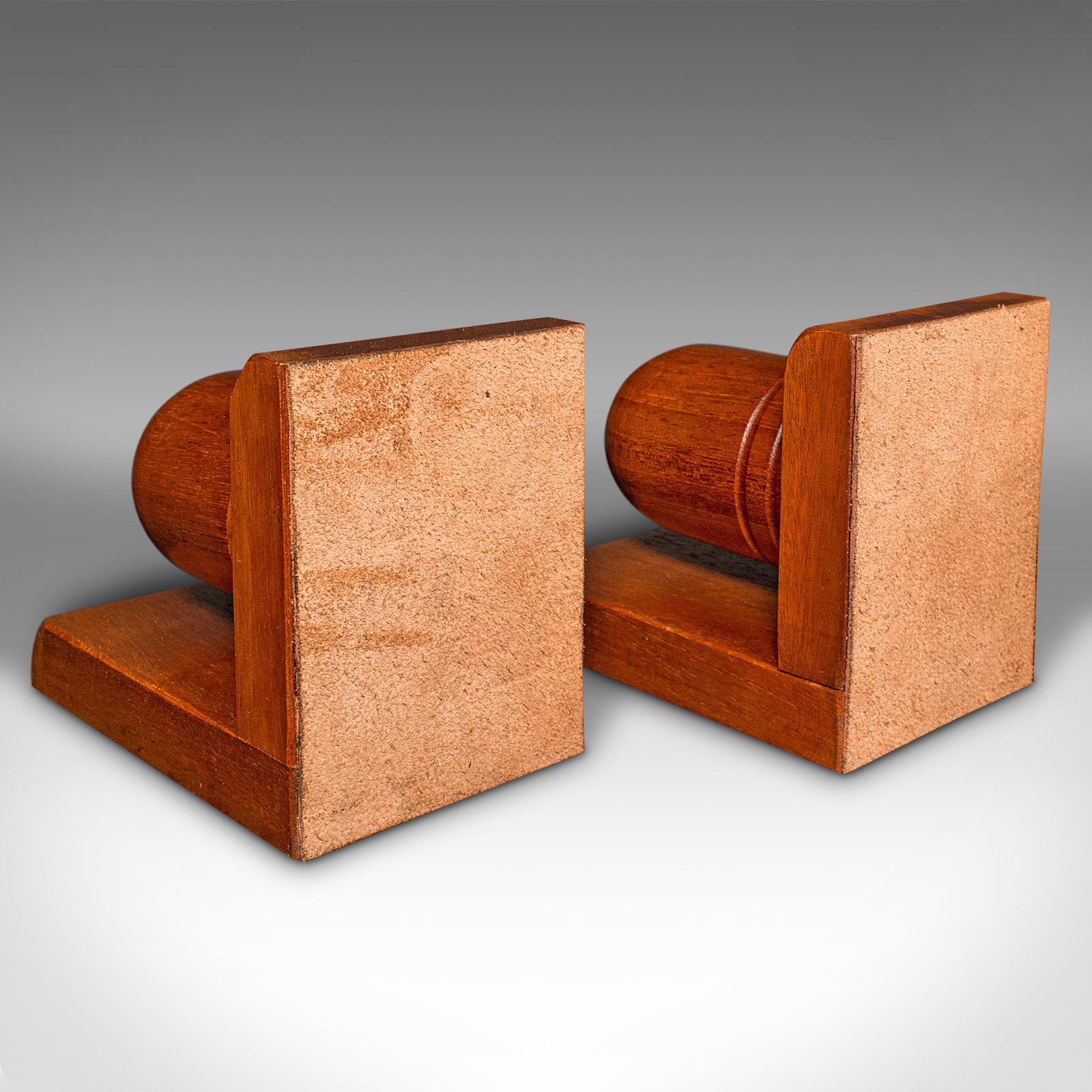 Legno Coppia di reggilibri vintage a forma di ghianda, inglese, poggia libri decorativo, metà secolo, 1960 in vendita