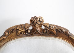 Paar offene Vintage-Sessel aus gealtertem vergoldetem Holz im Louis-XV-Stil