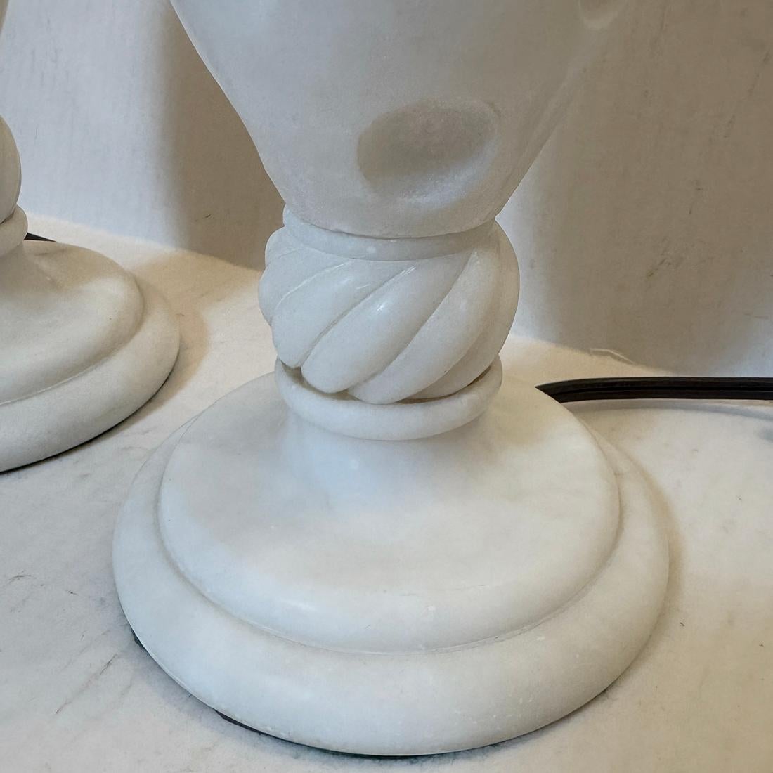 Metà XX secolo Coppia di lampade in alabastro d'epoca in vendita