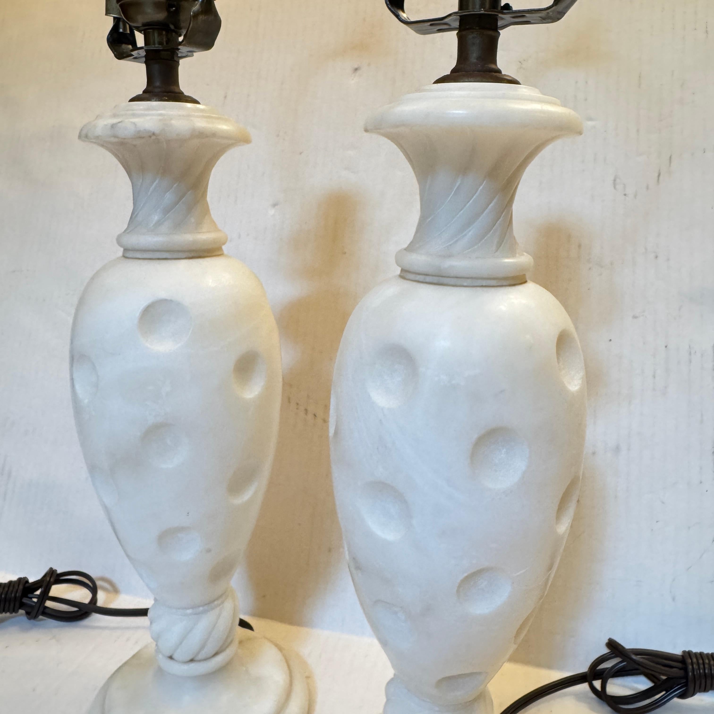Alabastro Coppia di lampade in alabastro d'epoca in vendita