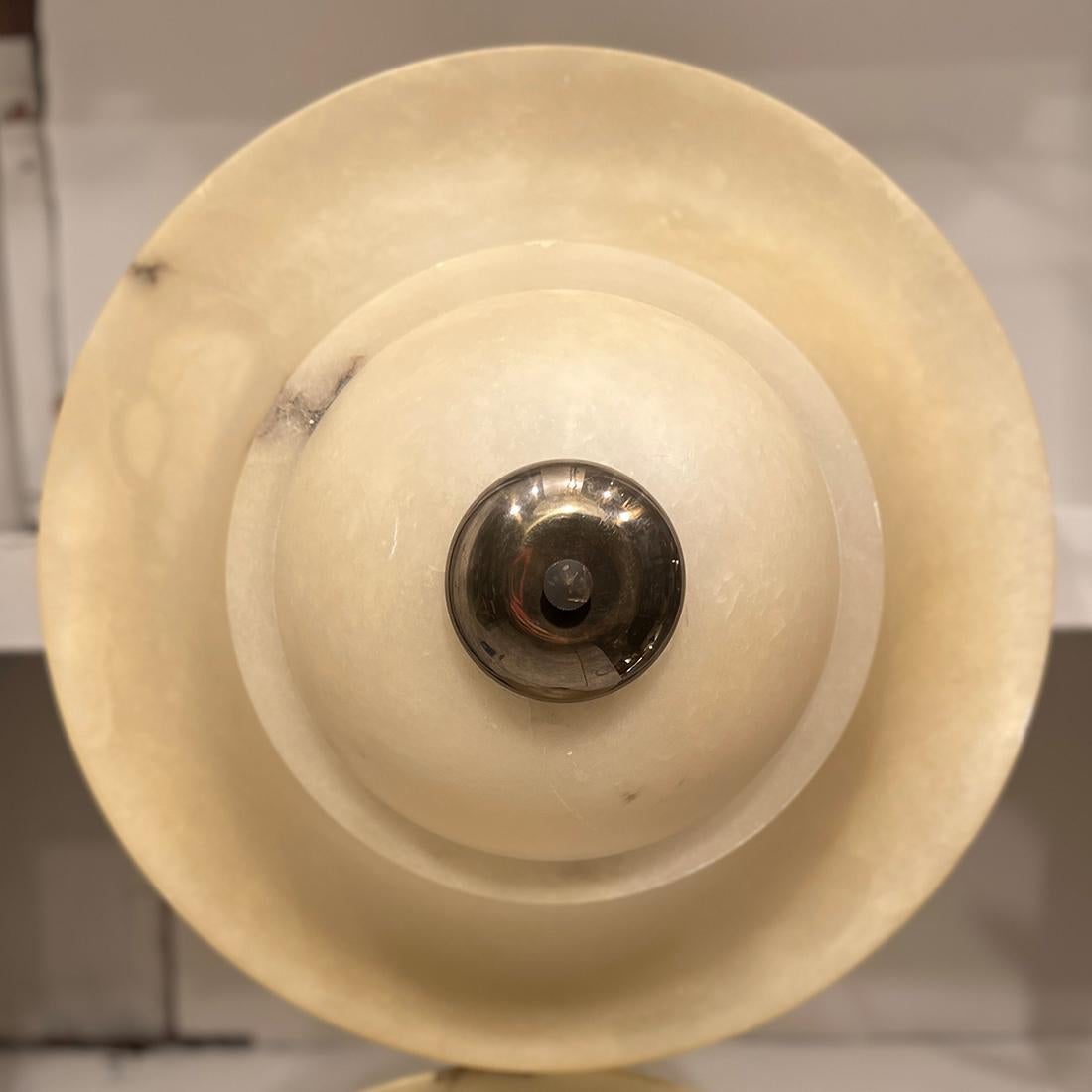 Ein Paar Vintage-Leuchten aus Alabaster. Einzeln verkauft (Mitte des 20. Jahrhunderts) im Angebot