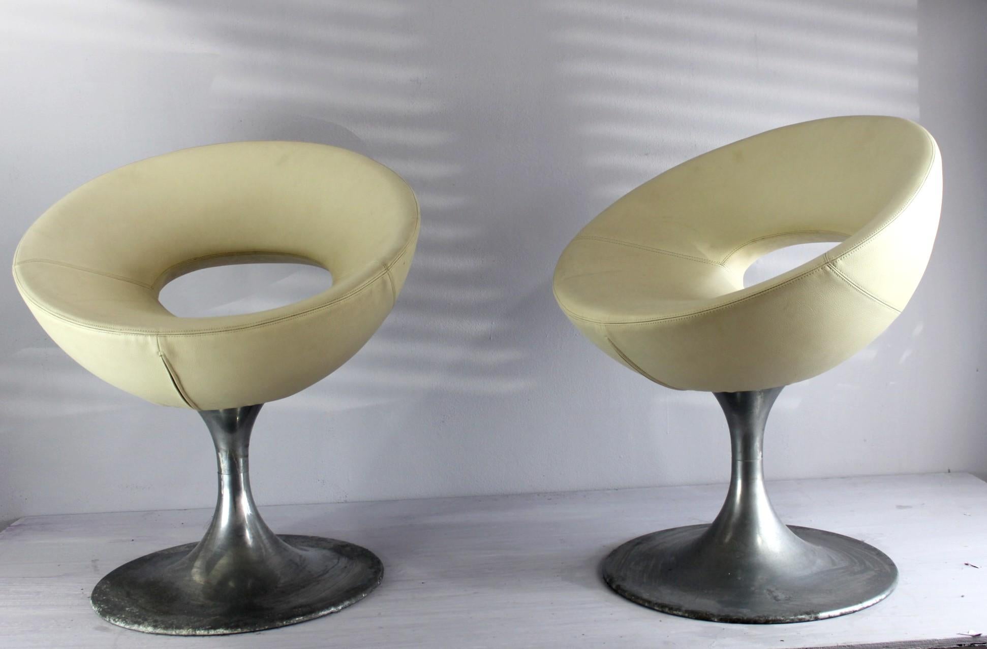 Italian pair of vintage aluminum cast leather eco chairs For Sale