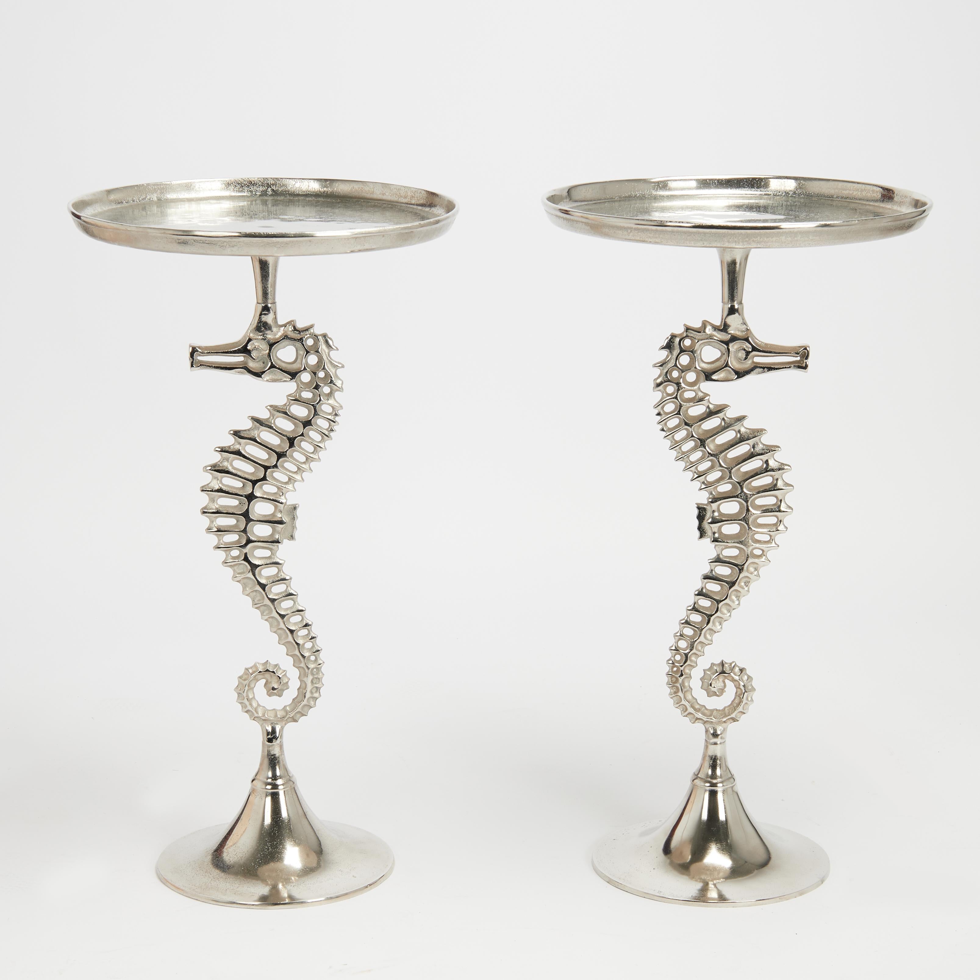 Mid-Century moderno Coppia di cavallucci marini o tavoli in alluminio d'epoca in vendita