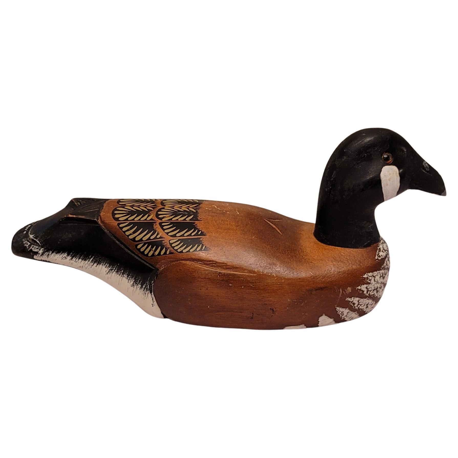 20th Century Pair of Vintage American Handmade and Painted Duck Decoys For Sale