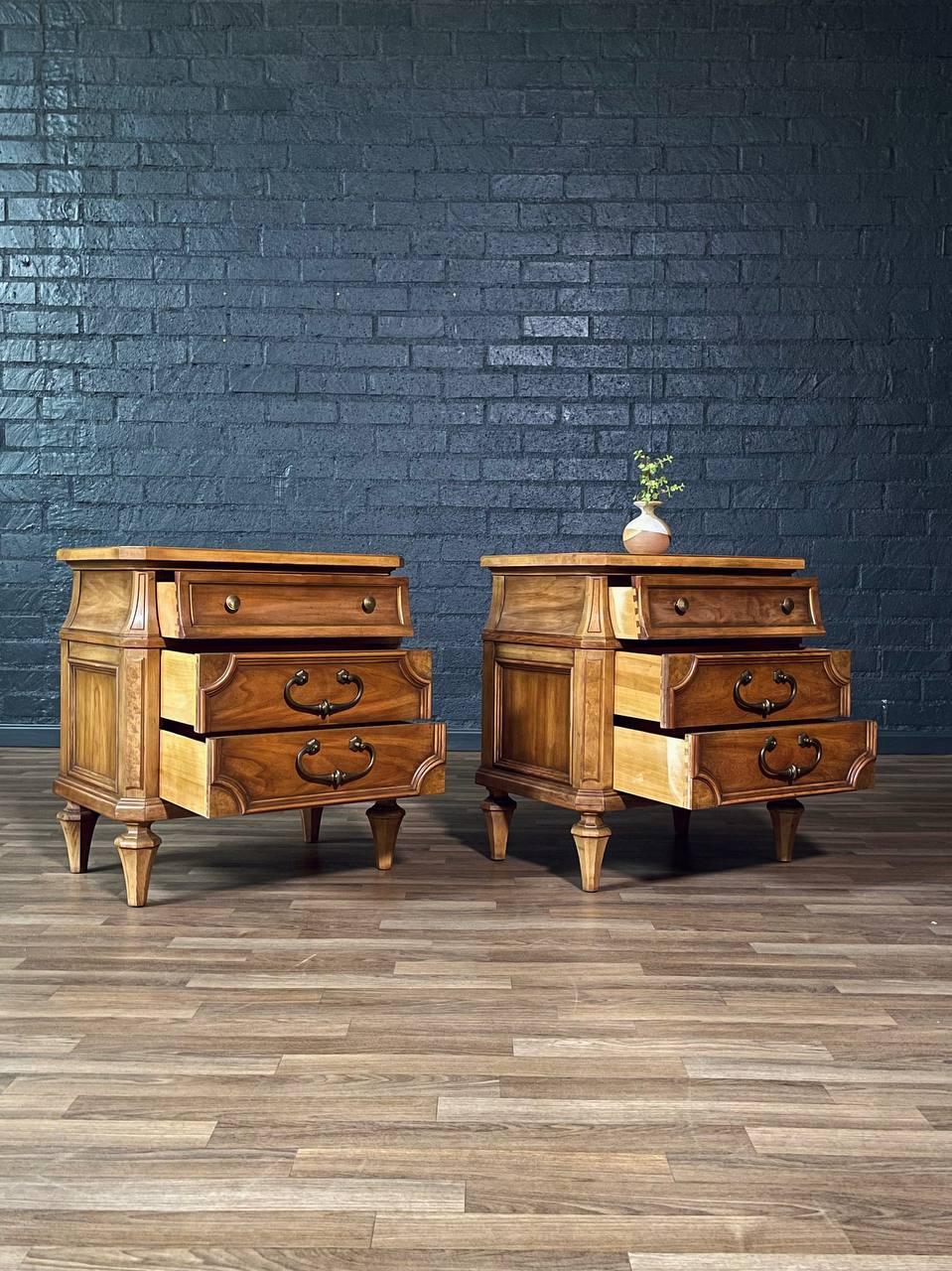 Pair of Vintage American Traditional Night Stands w/ Travertine Tops In Good Condition For Sale In Los Angeles, CA
