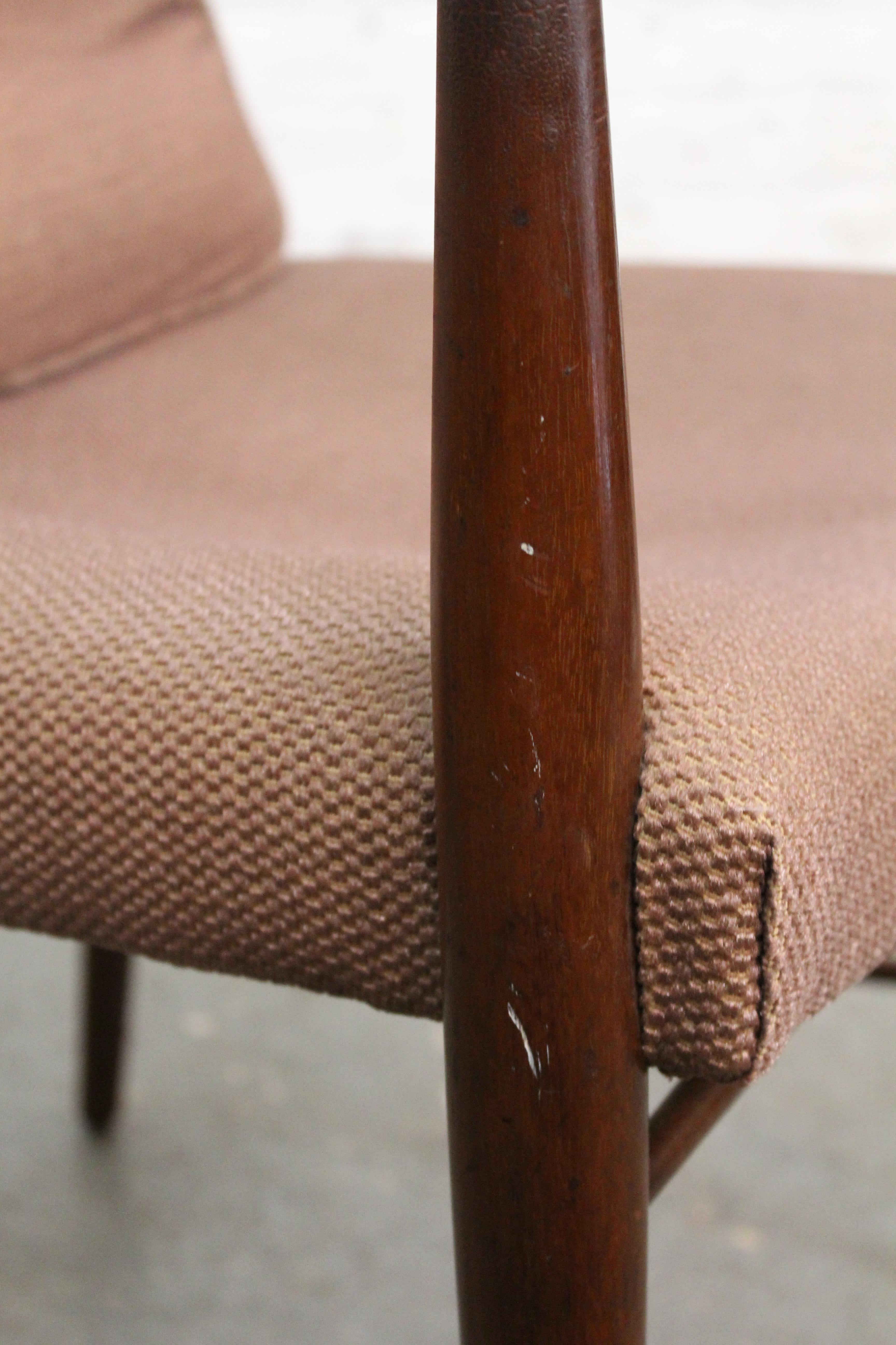 Pair of Vintage American Walnut Armchairs by Heritage Henredon For Sale 4