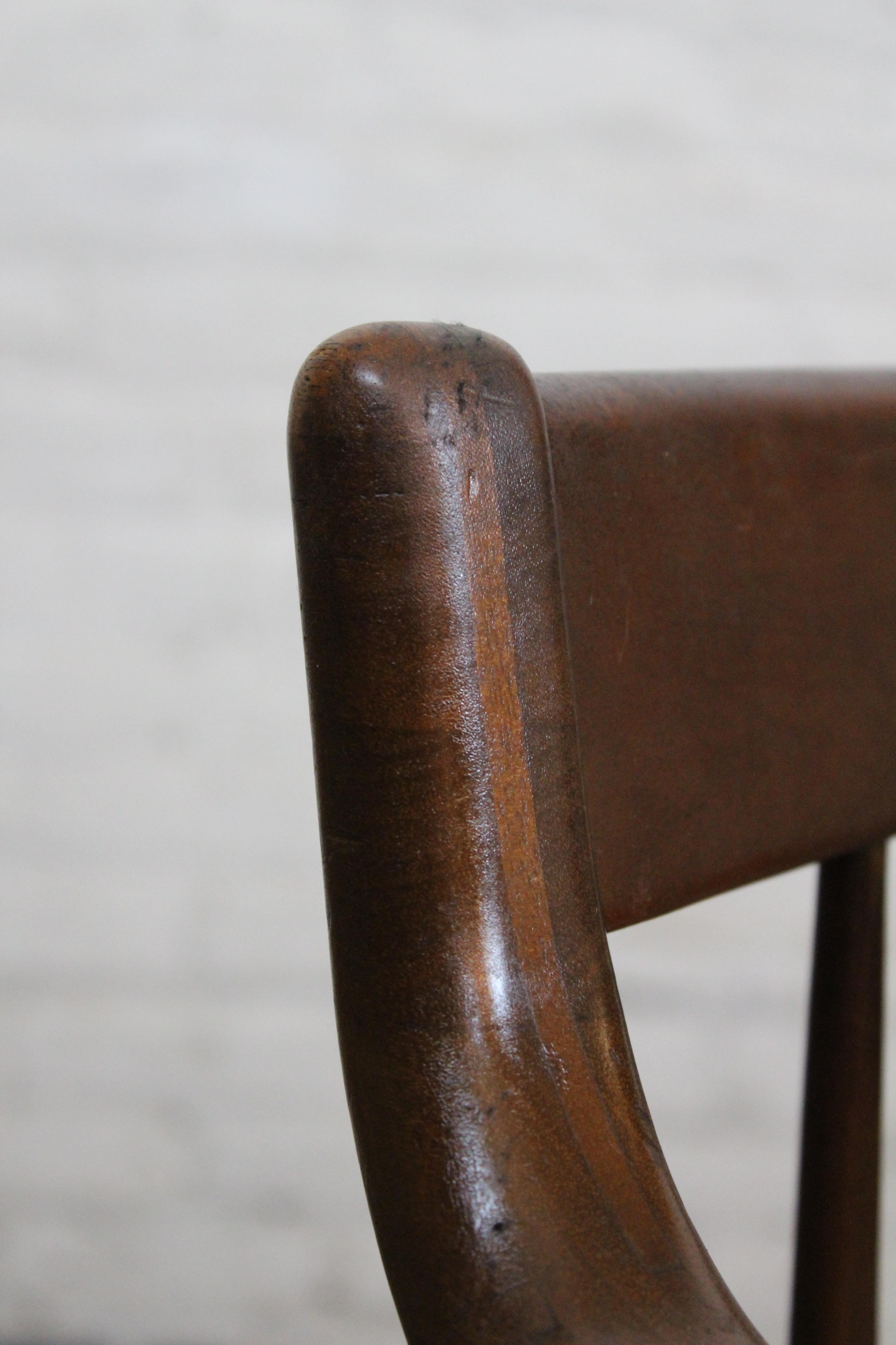 Pair of Vintage American Walnut Armchairs by Heritage Henredon For Sale 5