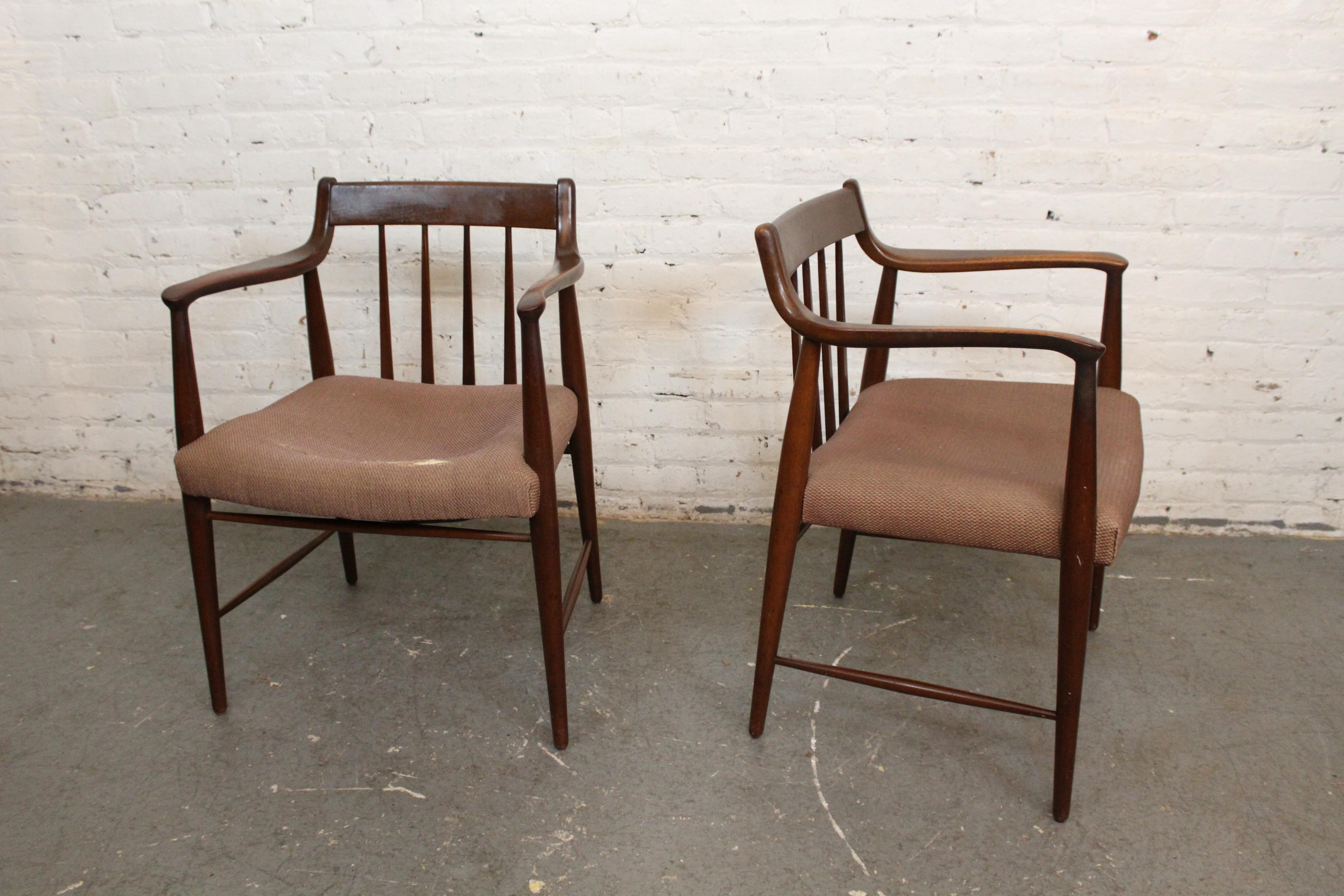 Pair of Vintage American Walnut Armchairs by Heritage Henredon For Sale 9