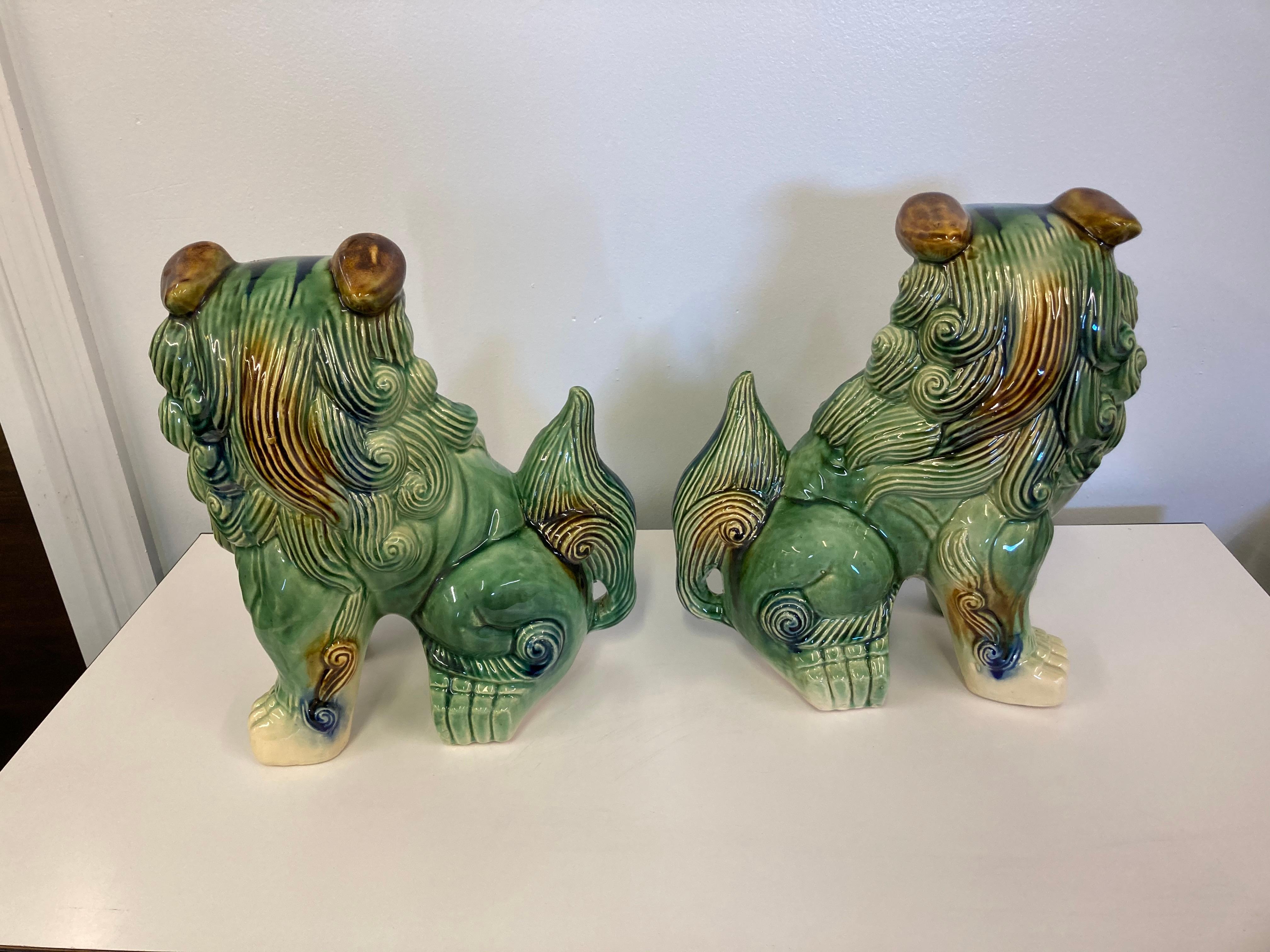 Pair of Vintage/Antique Chinese Porcelain Glazed Foo Dogs Temple Guardians In Good Condition In Wilmington, DE