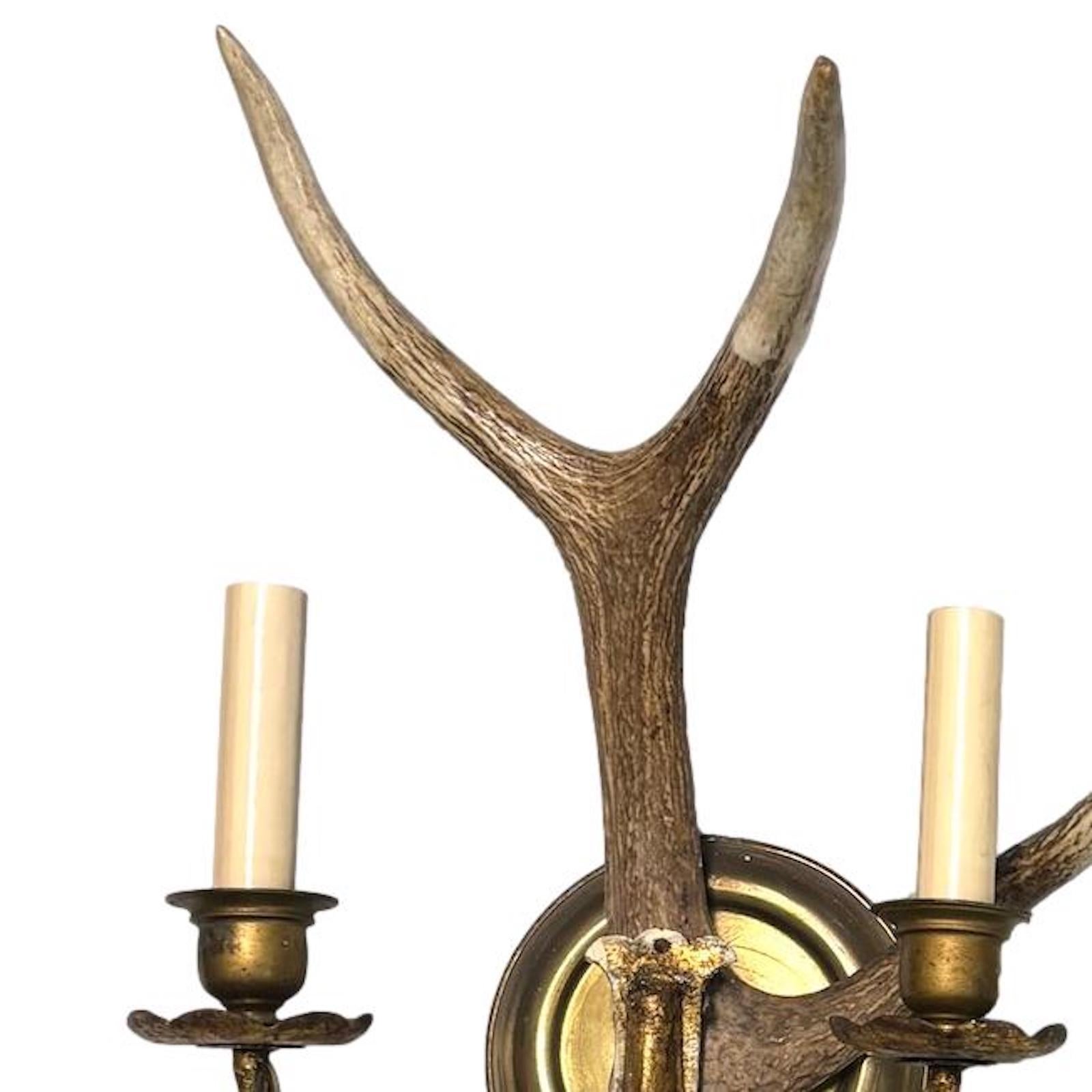 Pair of circa 1930's Northern Italian antler sconces with 2 lights.

Measurements:
Height: 23”
Width: 14”
Depth: 9”