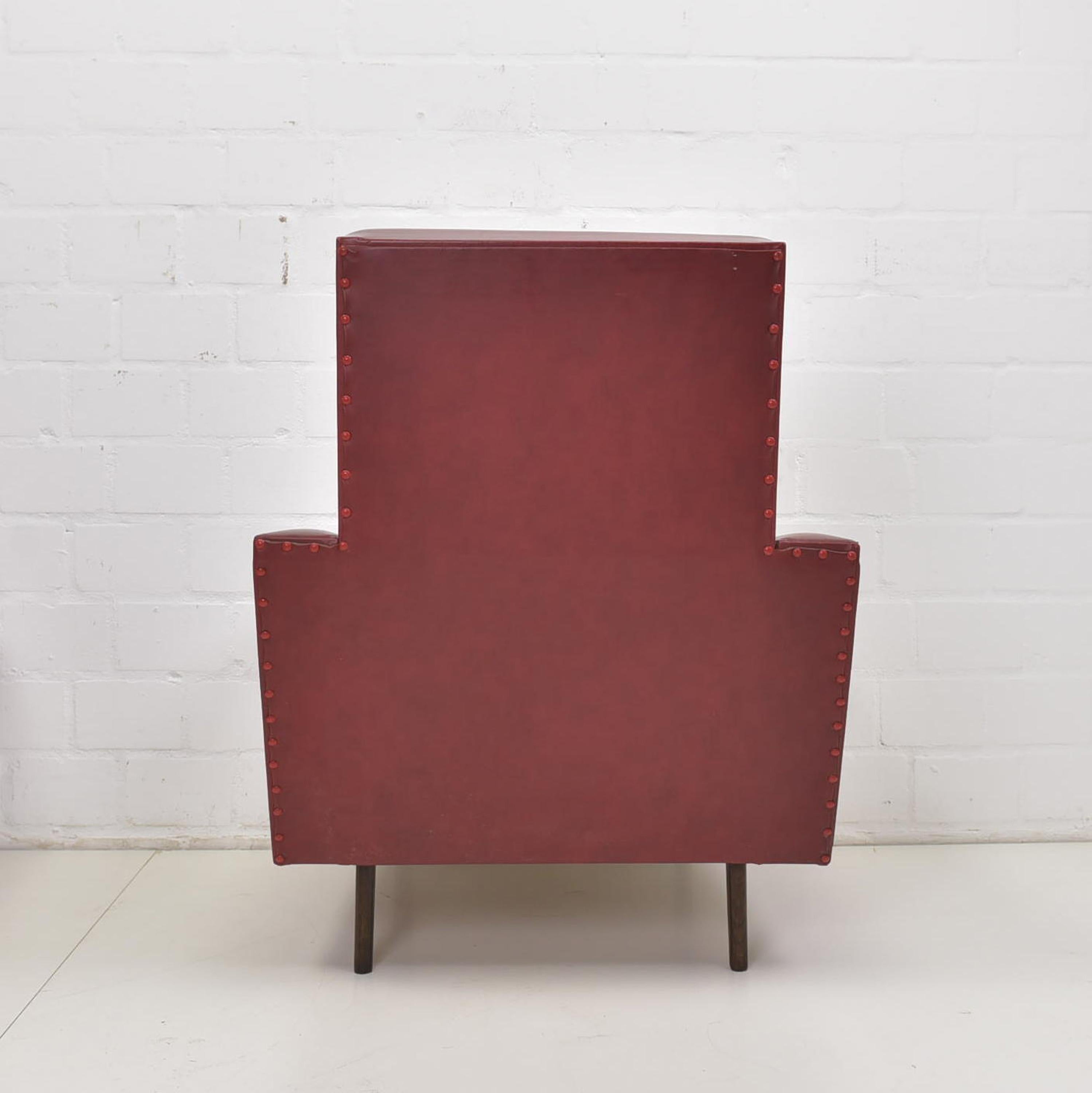 Paire de fauteuils vintage 2x chaises longues / chaises Skai Rockabilly rouges, années 50s 60s Bon état - En vente à Lüdinghausen, DE