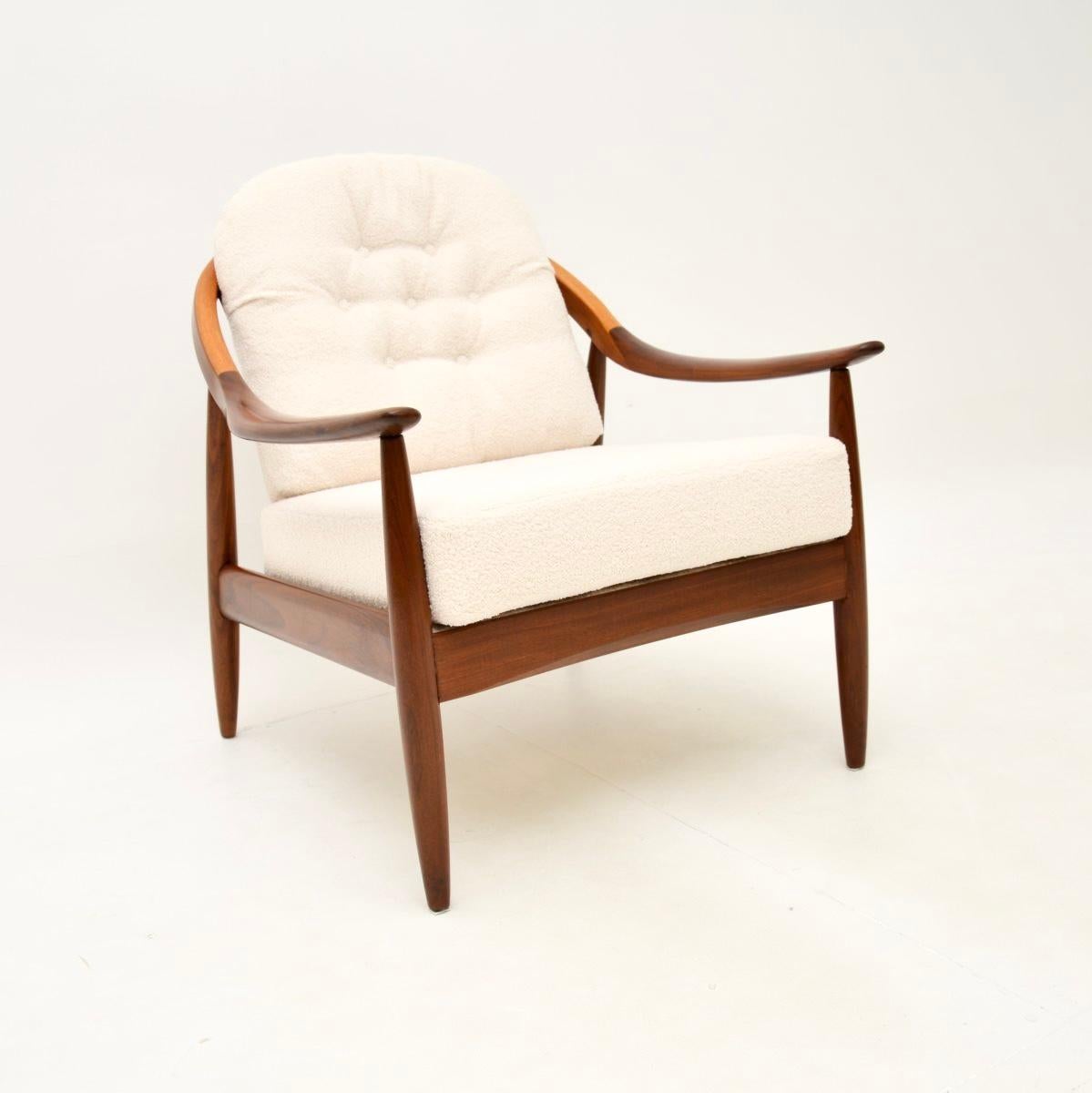 Pair of Vintage Armchairs by Greaves and Thomas In Good Condition In London, GB