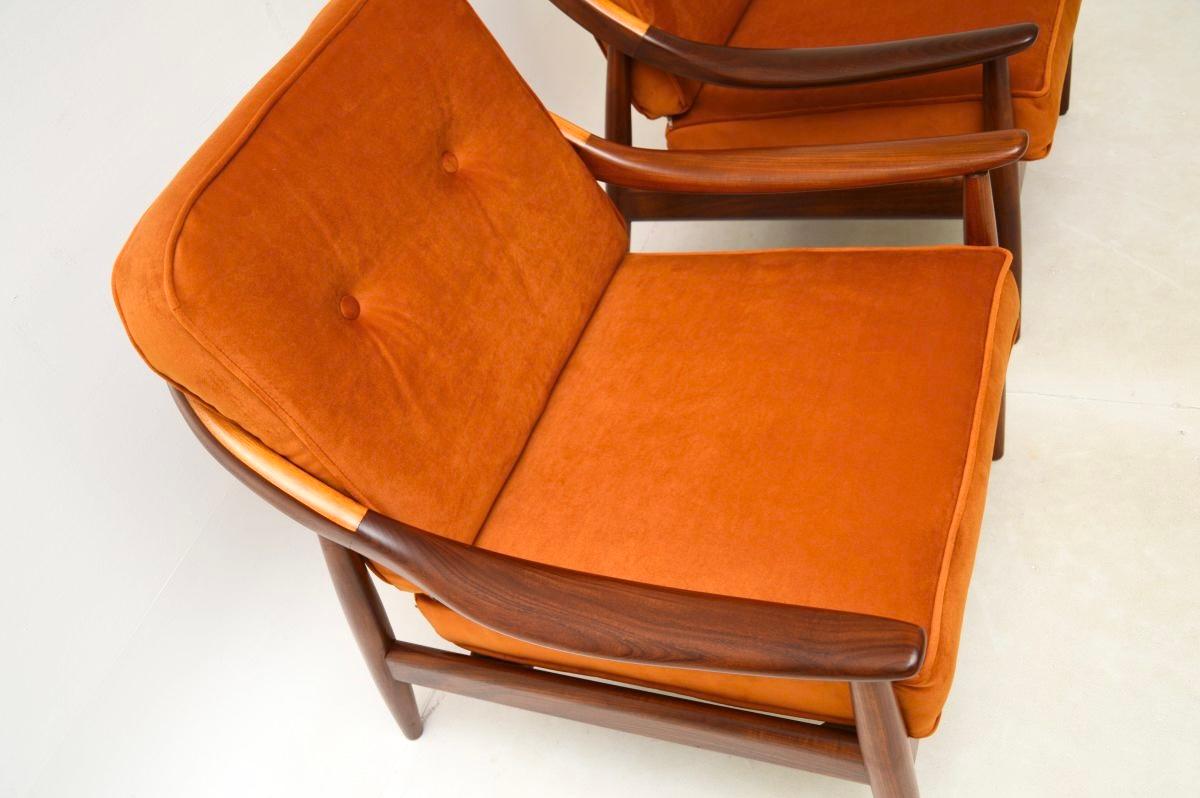 Velours Paire de fauteuils vintage par Greaves and Thomas en vente