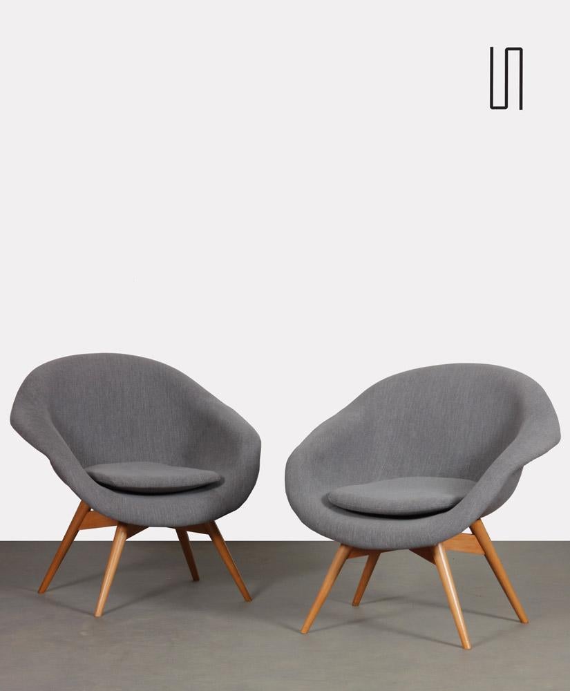 Paire de fauteuils vintage conçus par Miroslav Navratil pour le fabricant Vertex. Il date des années 1960. Il s'agit d'une création tchèque. Ces chaises ont été entièrement restaurées. 