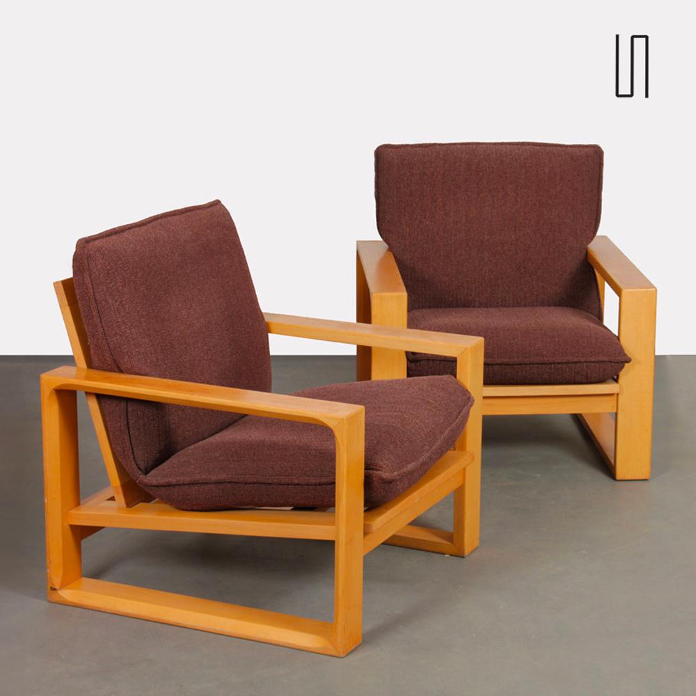 Dieses Paar von Vintage-Sesseln wurde von dem Designer Miroslav Navratil entworfen. Es handelt sich um das Modell Daria, das vom tschechischen Hersteller Krkonošský Nábytek Vrchlabí 1985 herausgegeben wurde. Sie sind in gutem Originalzustand.