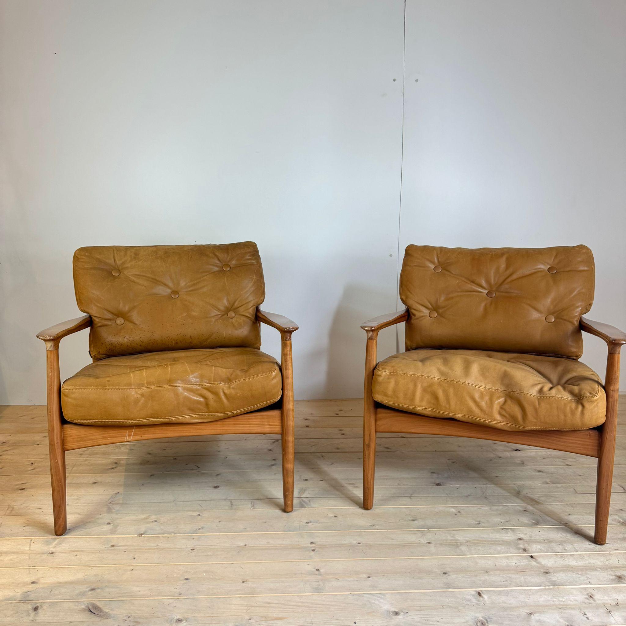 Mid-20th Century Paire de fauteuils vintage en cuir en vente
