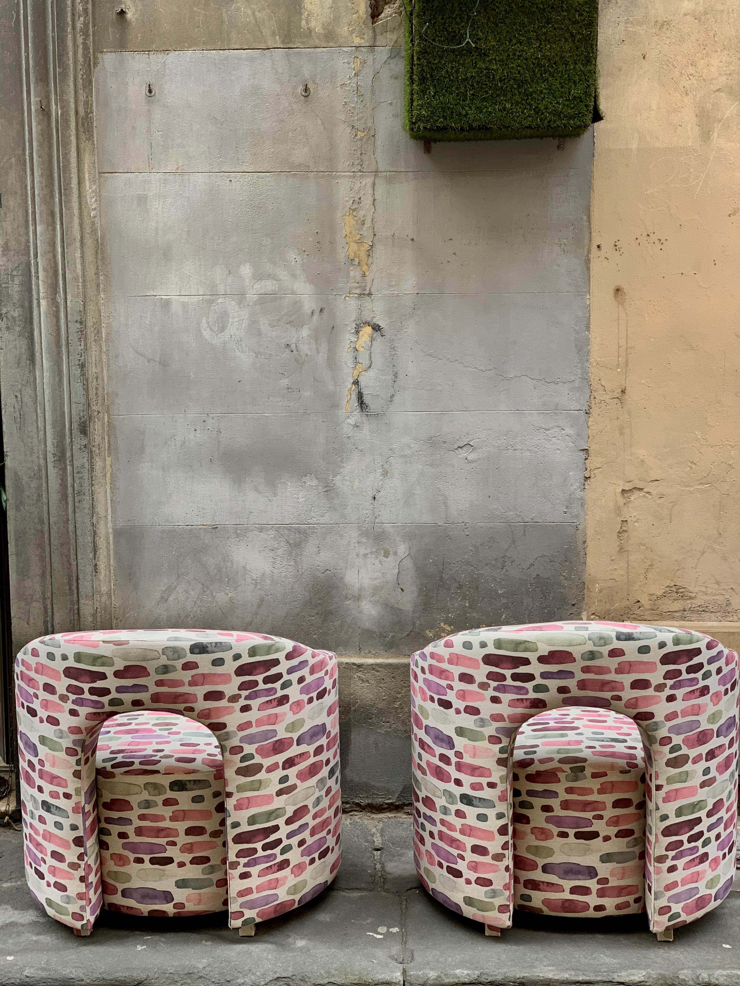 Paire de fauteuils vintage nouvellement tapissés avec un tissu de coton fantaisie, années 1970 en vente 3