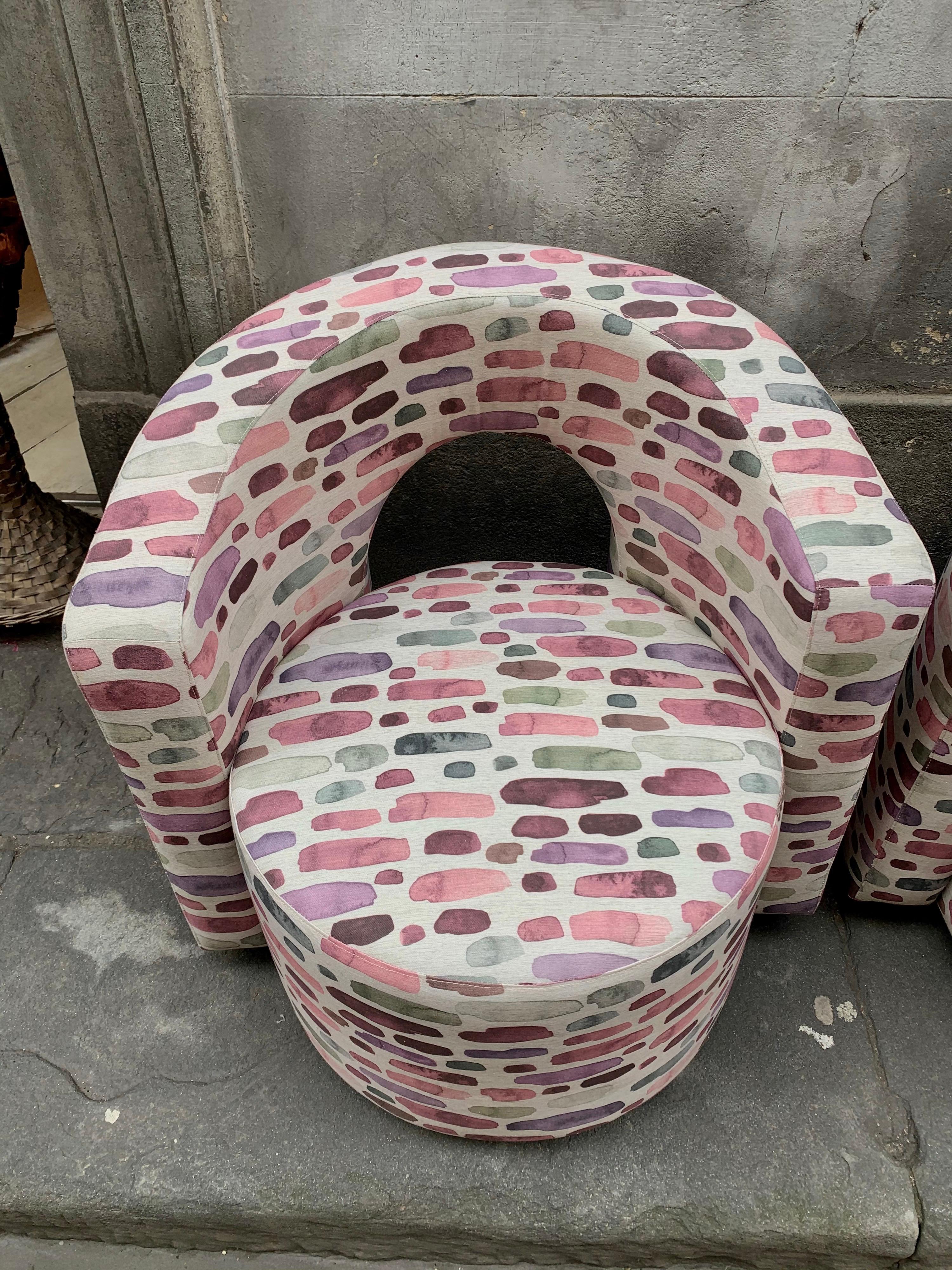 Paire de fauteuils vintage nouvellement tapissés avec un tissu de coton fantaisie, années 1970 en vente 4