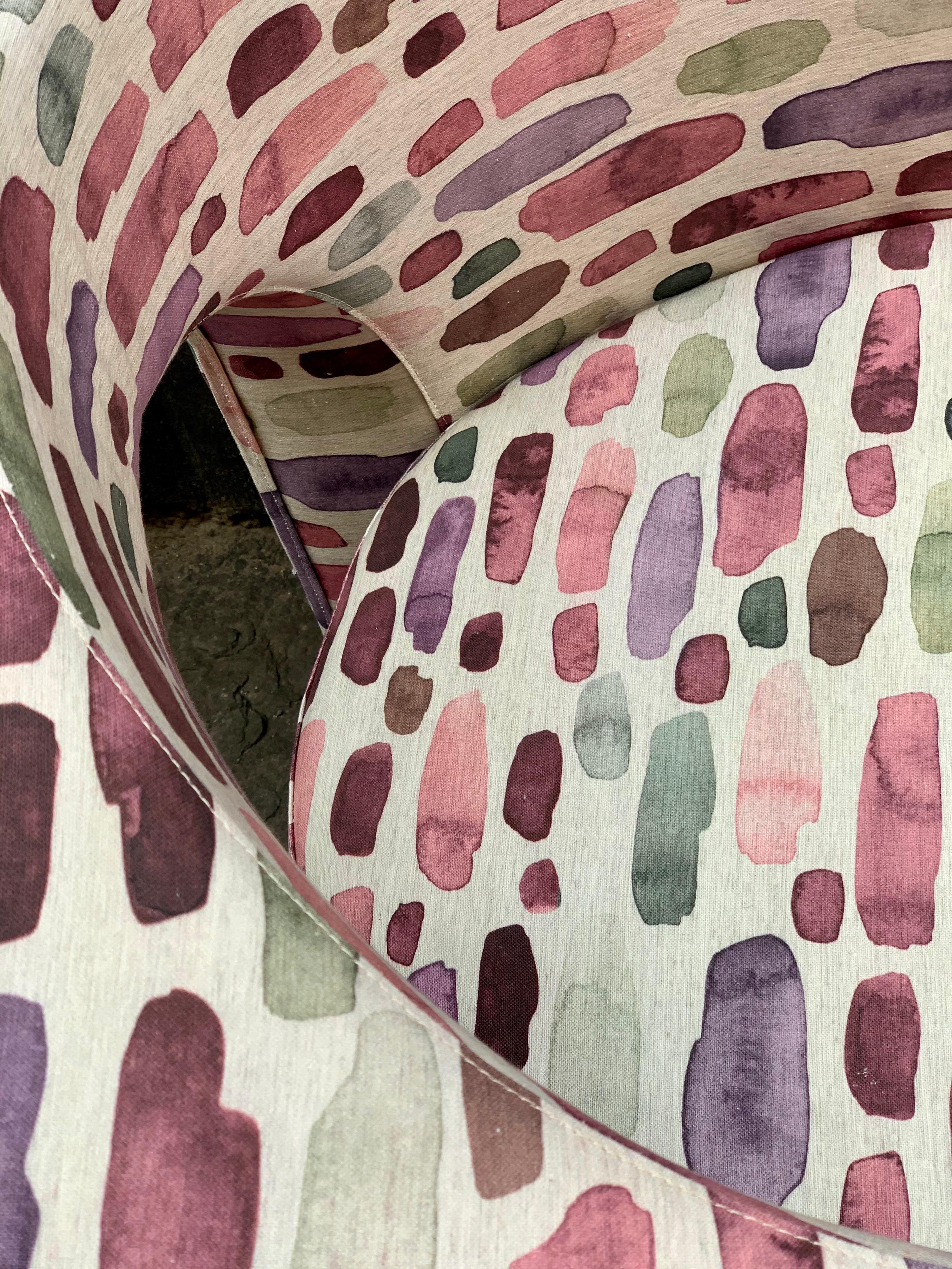 Paire de fauteuils vintage nouvellement tapissés avec un tissu de coton fantaisie, années 1970 en vente 6