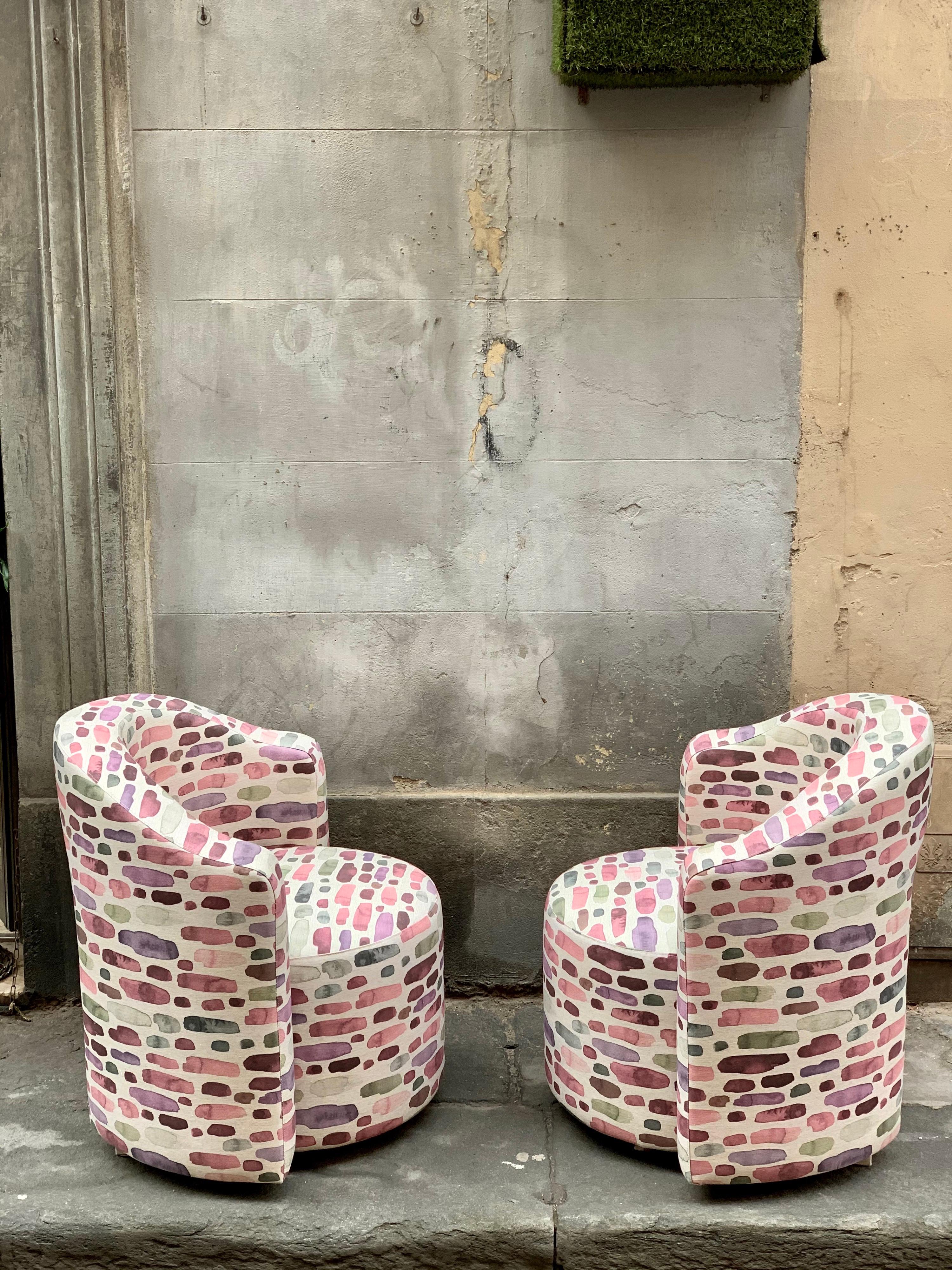 Paire de fauteuils vintage nouvellement tapissés avec un tissu de coton fantaisie, années 1970 en vente 7