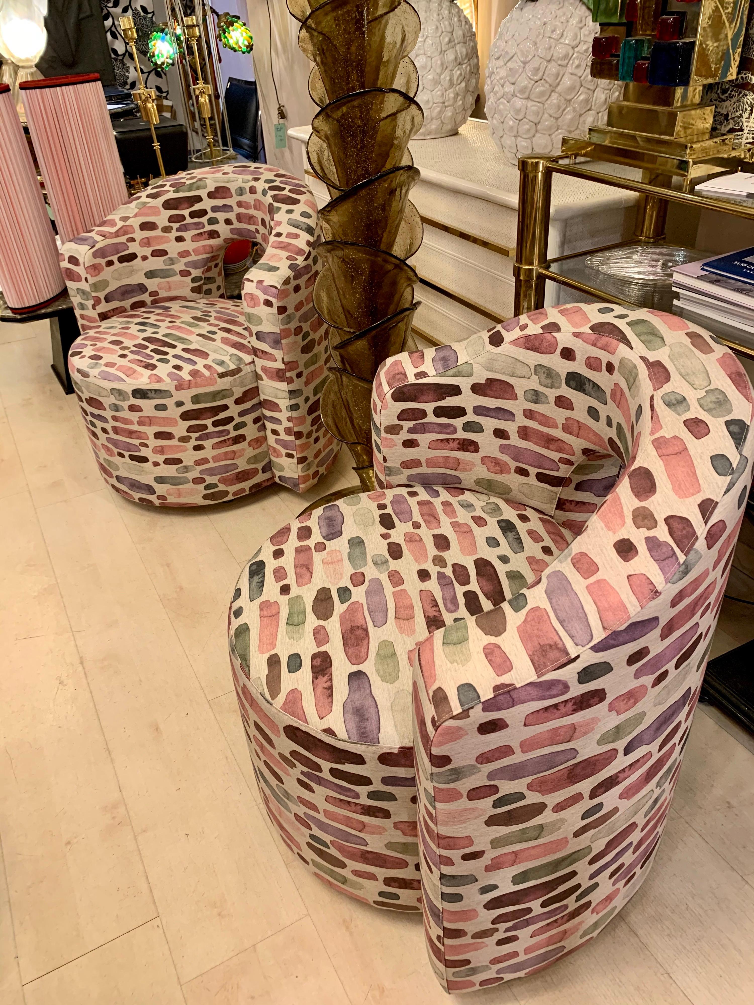 Paire de fauteuils vintage nouvellement tapissés avec un tissu de coton fantaisie, années 1970 en vente 13