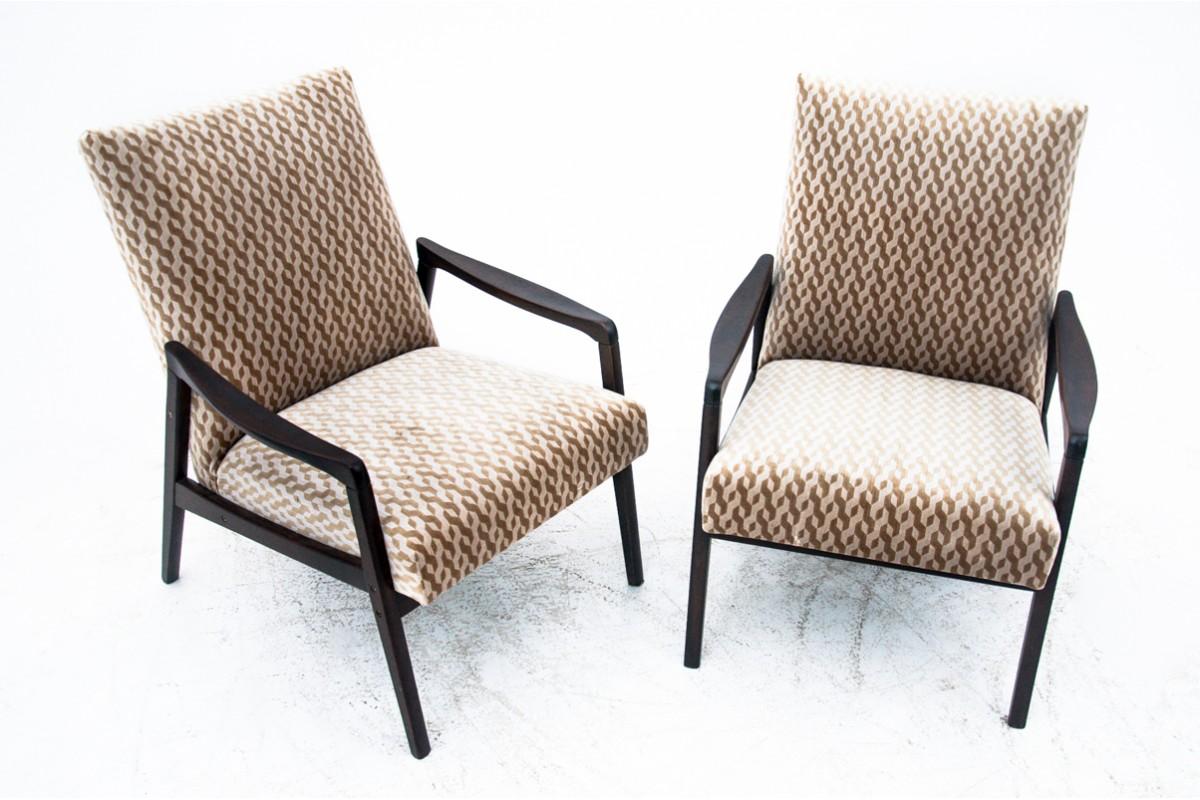 Two armchairs from the 60s from Poland.

Comfortable armchairs with beautifully profiled armrests and a minimalist wooden frame. Armchairs with a timeless design that will fit perfectly into contemporary interiors.

Furniture in very good condition,
