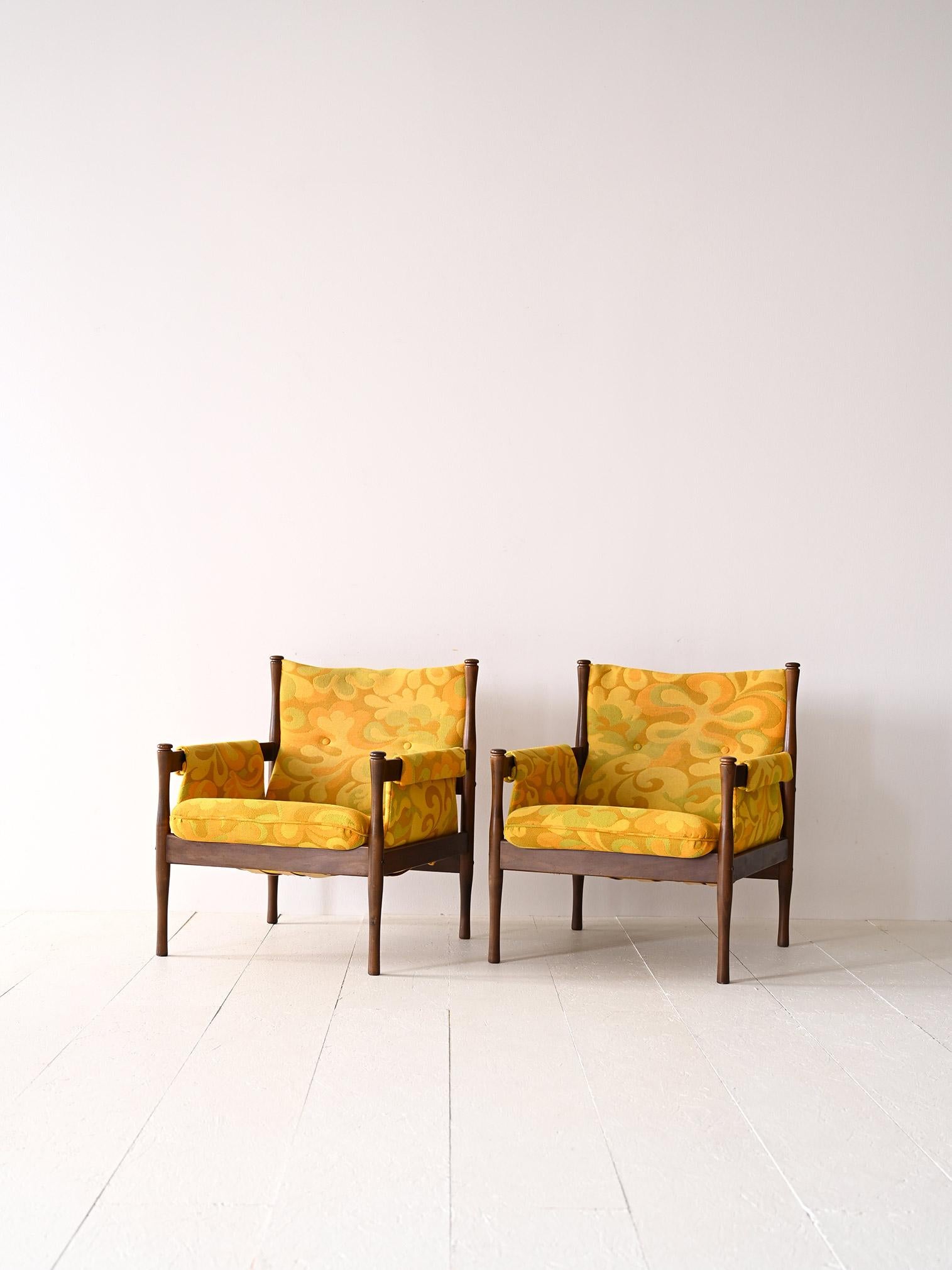 Pair of vintage armchairs with 1960s fabric In Good Condition In Brescia, IT