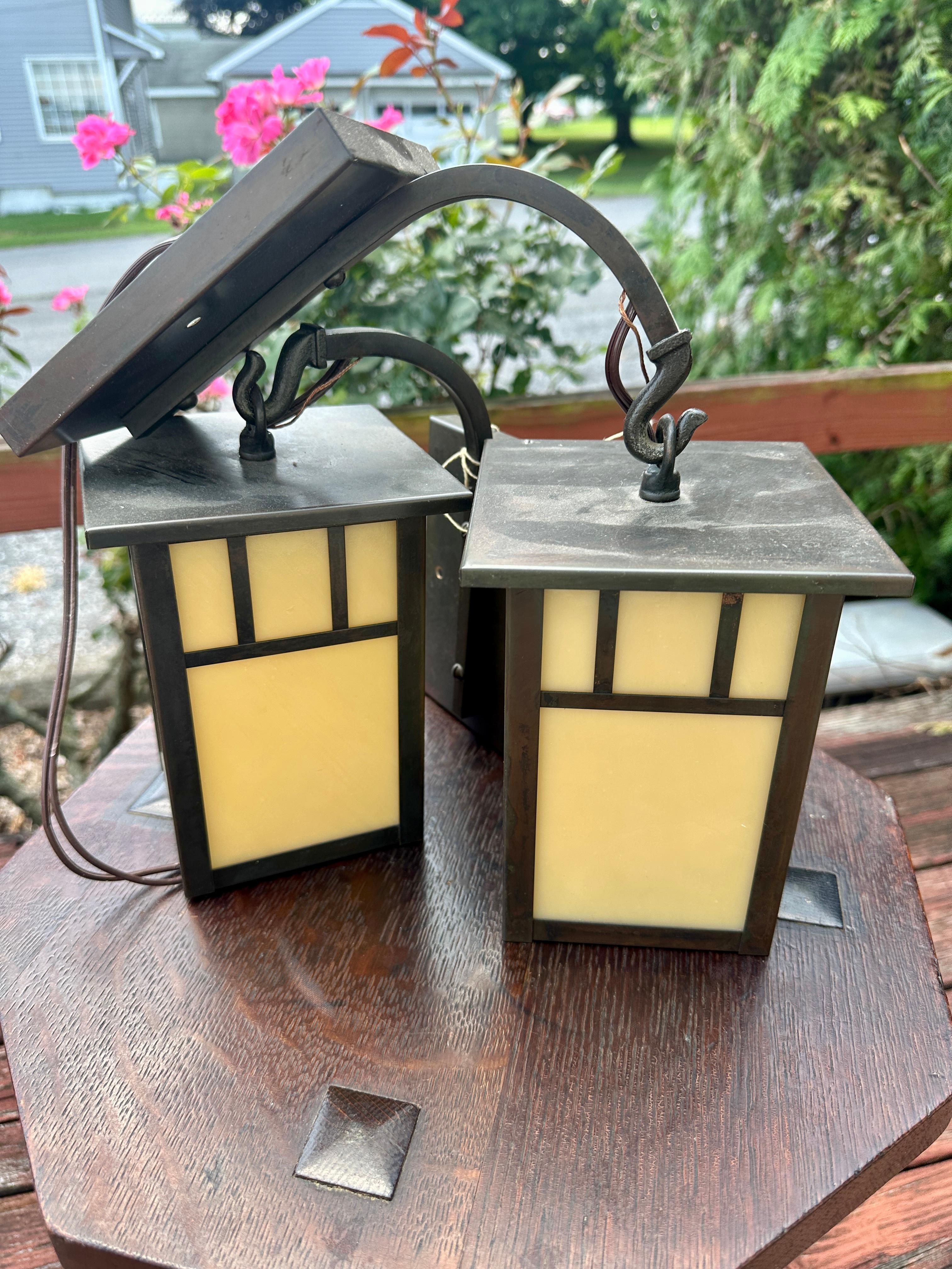 Pareja de lámparas vintage Arroyo Craftsman 

Se trata de un par de lámparas antiguas Arts & Crafts colgantes de pared en excelente estado.

- W4286