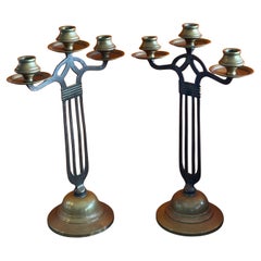 Pareja de candelabros Art Decó Vintage de latón y acero patinado de tres brazos