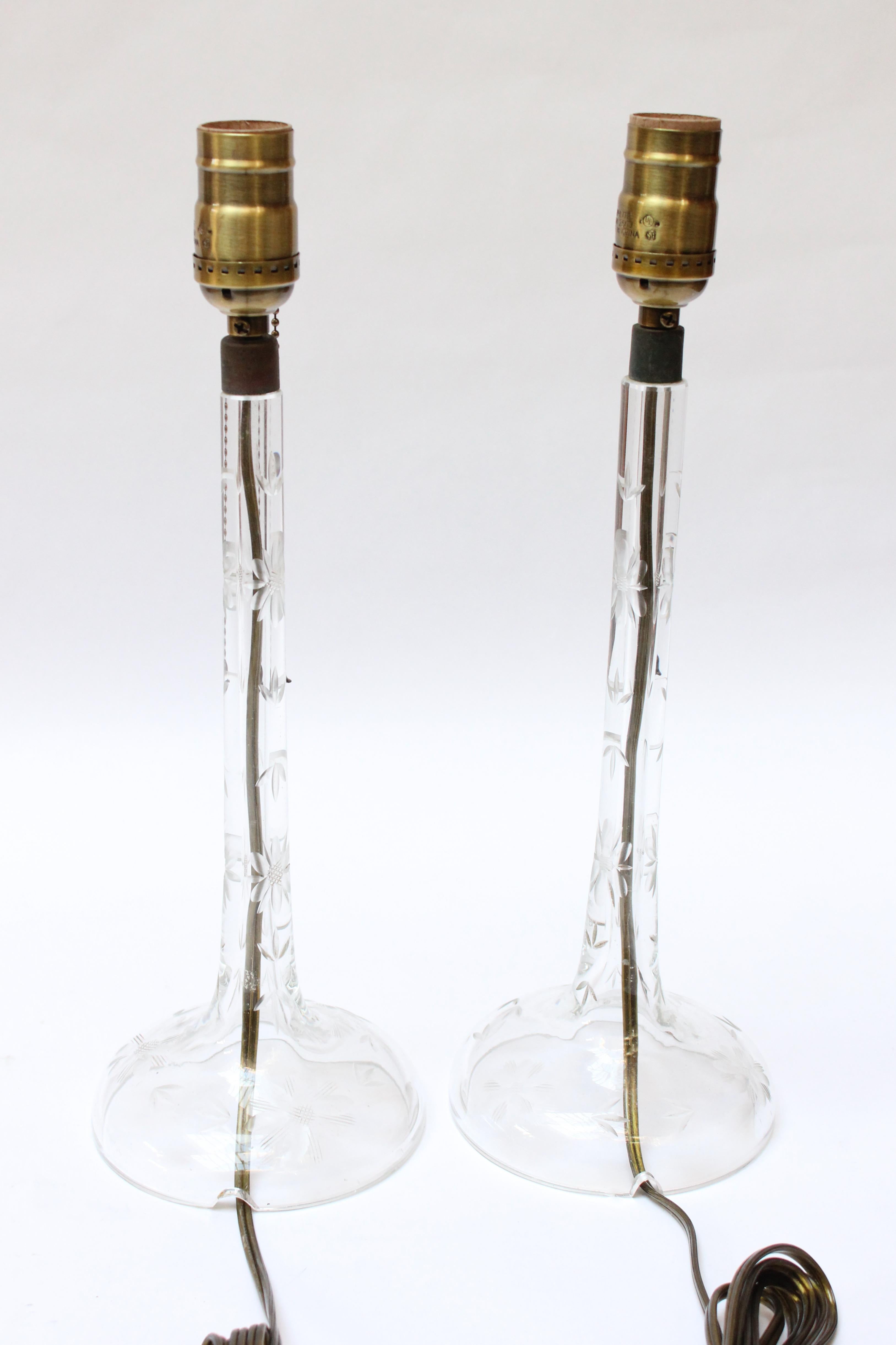 Pair of Vintage Art Deco Etched Crystal Table Lamps In Good Condition For Sale In Brooklyn, NY