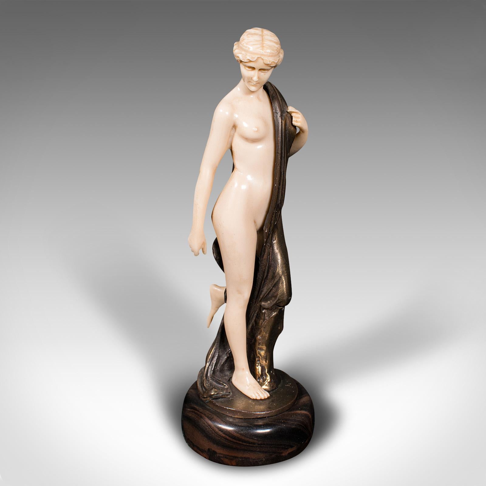 XX secolo Coppia di figure art déco d'epoca, tedesche, statuetta decorativa, dopo F. Preiss in vendita