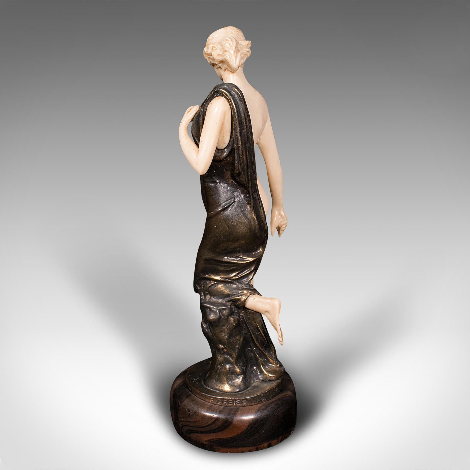 Coppia di figure art déco d'epoca, tedesche, statuetta decorativa, dopo F. Preiss in vendita 1
