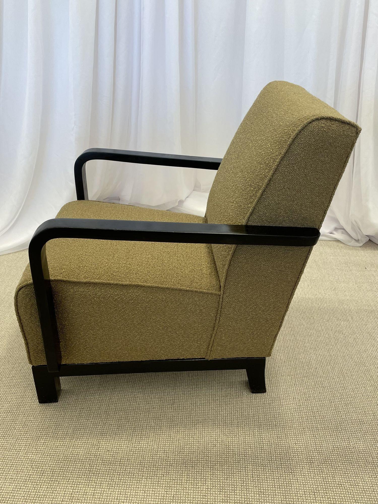 Paar Vintage Art Deco Lounge / Sessel, Ebenholz, Boucle, Schweden, 1940er Jahre
 
Ein Paar schicke Lounge- oder Sessel im Art-Deco-Stil, neu gepolstert mit braunem Noppenbouquet. Jeder Stuhl wird von einem organisch geformten Ebenholzrahmen