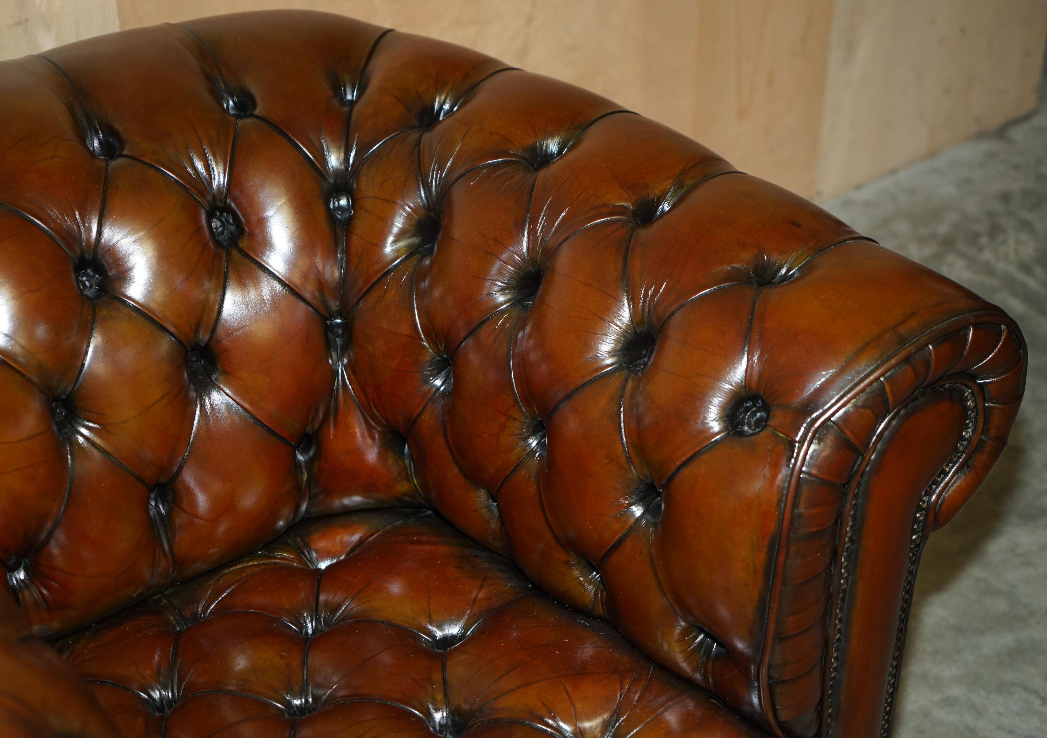 COPPIA DI POLTRONE D'EPOCA ART DECO RISTRUTTURATE IN PELLE MARRONE DI CHEsterfield in vendita 2